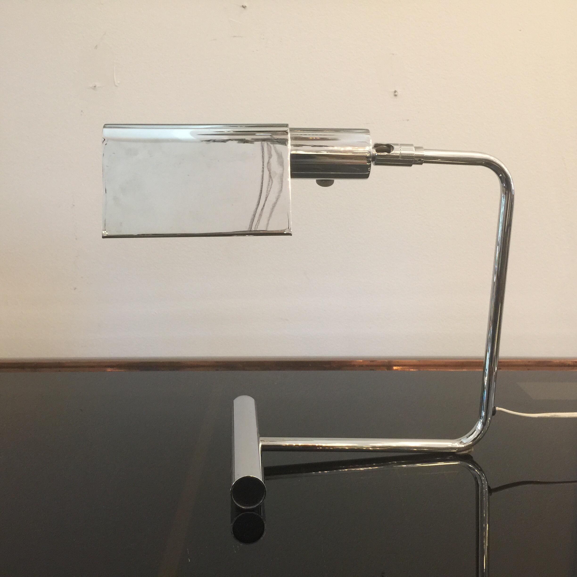 This is a wonderful and original signed Koch & Lowy pivoting chromed desk lamp with tent shade diffuser. Single Edison socket.