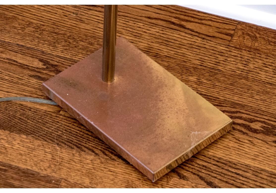 Lámpara de pie de farmacia Koch & Lowy Mid Century Brass Latón en venta