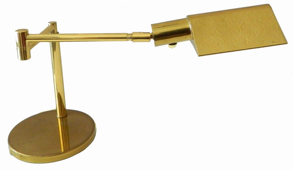 Signed KOCH & LOWY Brass Swing-Arm Table Lamp made in the USA.
Diameter round base: 11 inches.
Brass shade: 10 inches L, 7 inches Width.
US wired and in working condition.