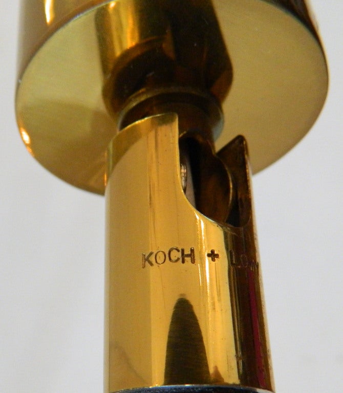 Koch & Lowy Mid-Century Modern Brass Adjustable Swing-Arm Table Lamp In Good Condition In Miami, FL