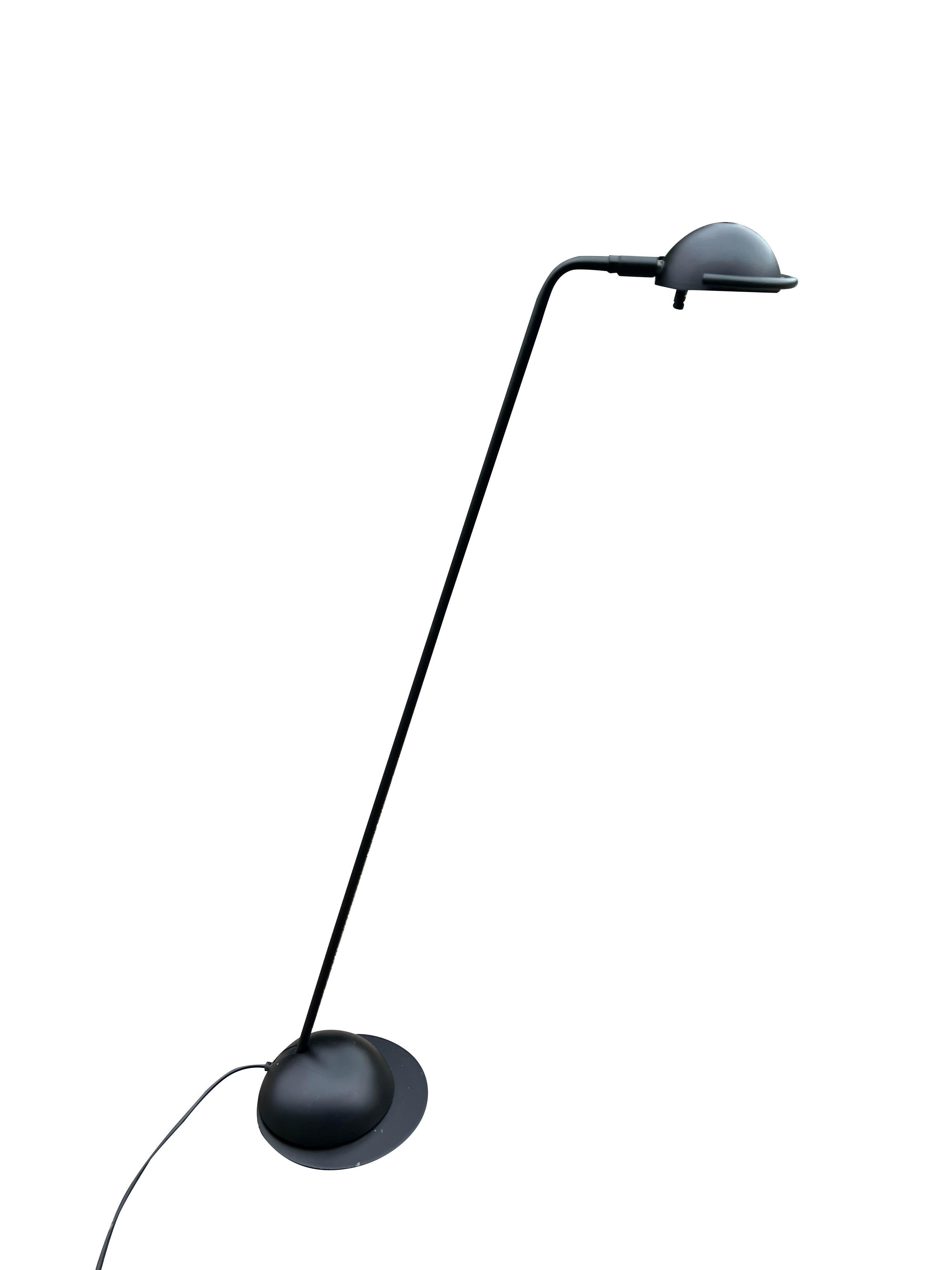 Vintage Koch & Lowy Moderne Stehleuchte in Schwarz.

Werten Sie Ihren Wohnbereich mit dieser stilvollen Vintage Koch & Lowy Modern Stehleuchte auf. Dieses kultige Stück verbindet schlankes Design mit außergewöhnlicher Funktionalität.

Wesentliche
