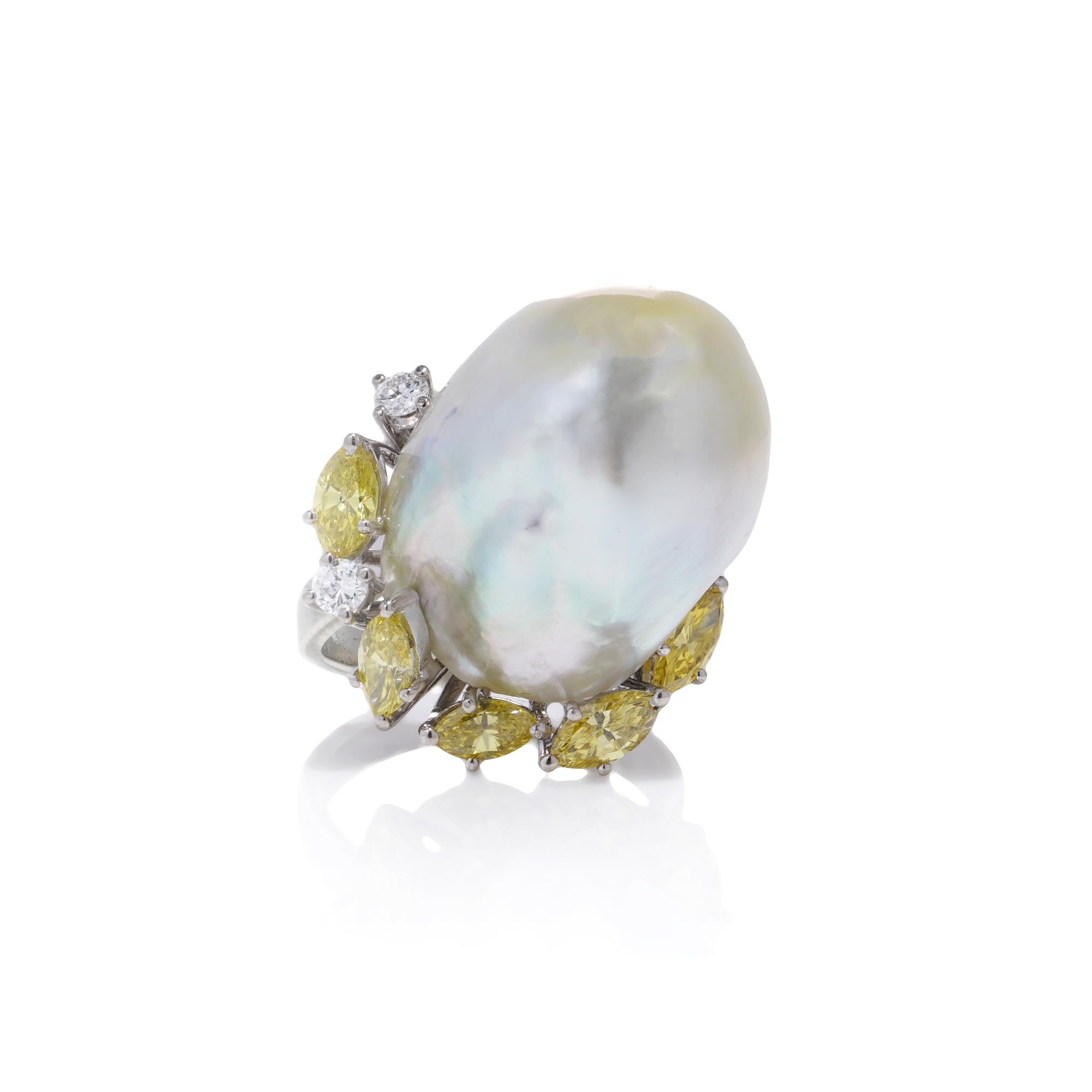 Presenting an exquisite Koch natural South Sea baroque pearl ladies ring crafted in 18kt white gold, adorned with fancy yellow and white diamonds. 
Ring Details:

Ring size:  3.2 x 2.2 x 1.8 cm 
Finger Size:
UK: F
EU: 44
US: 3
Weight: 12.00