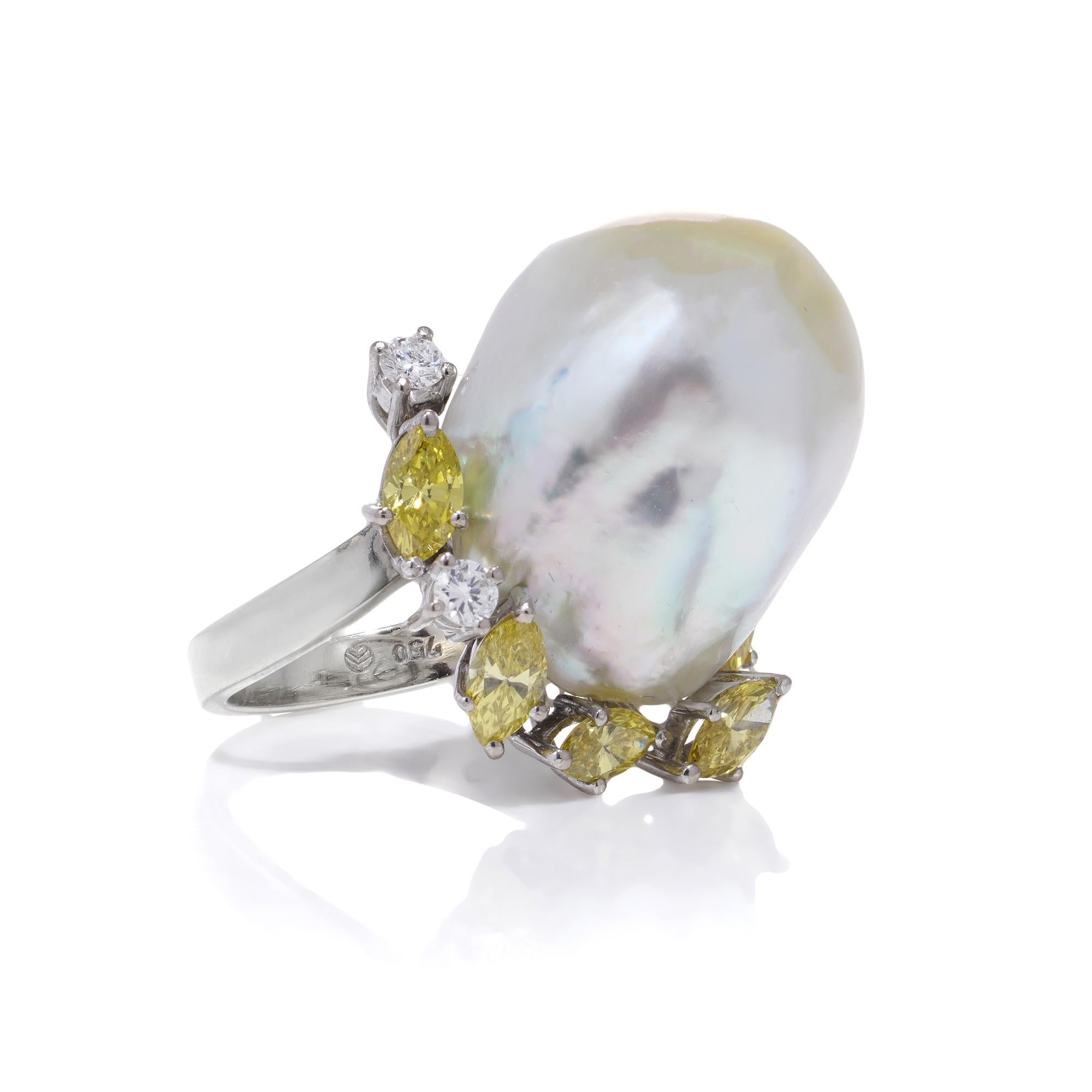 Koch South Sea baroque pearl ladies ring in 18kt white gold In Good Condition For Sale In Braintree, GB