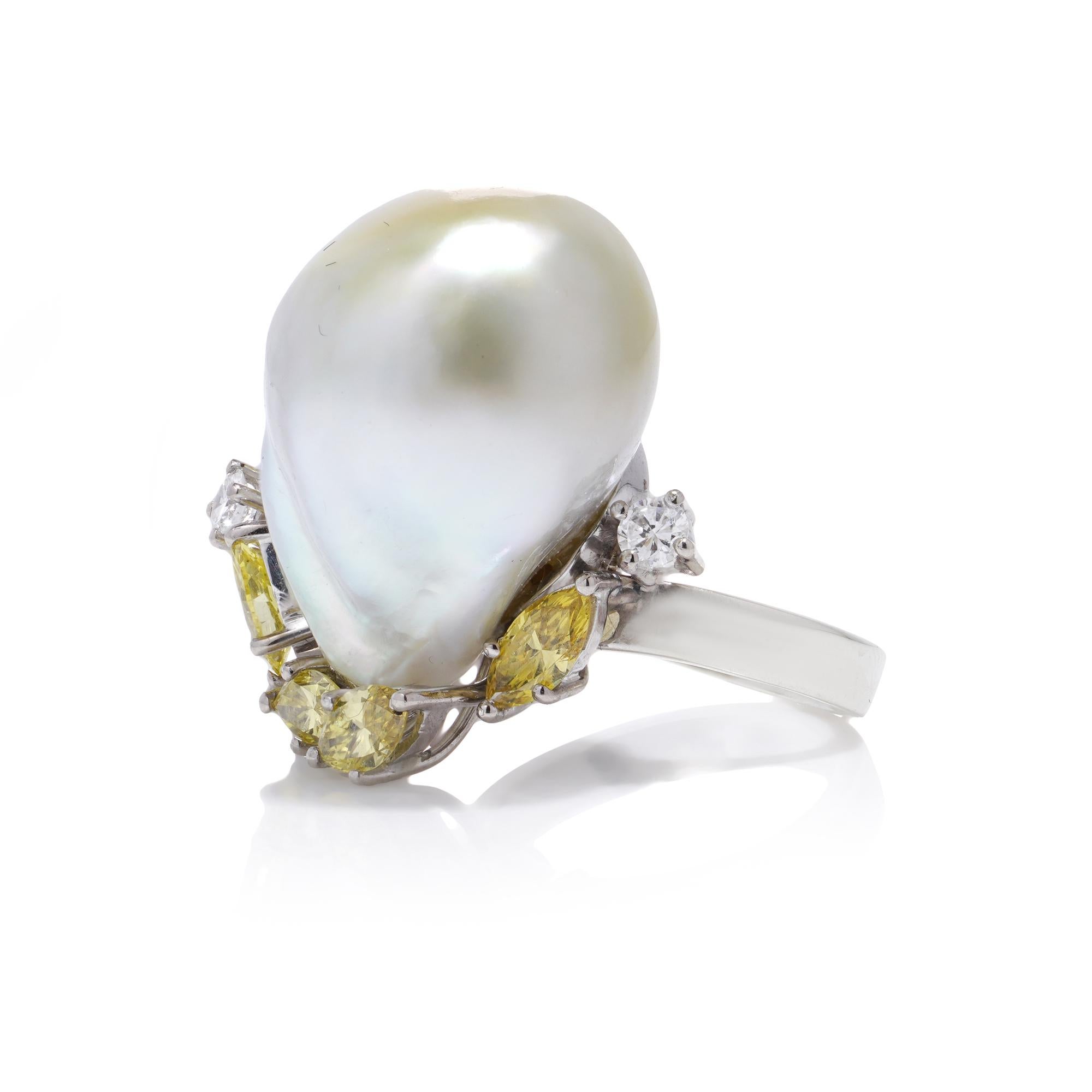 Koch South Sea baroque pearl ladies ring in 18kt white gold For Sale 1