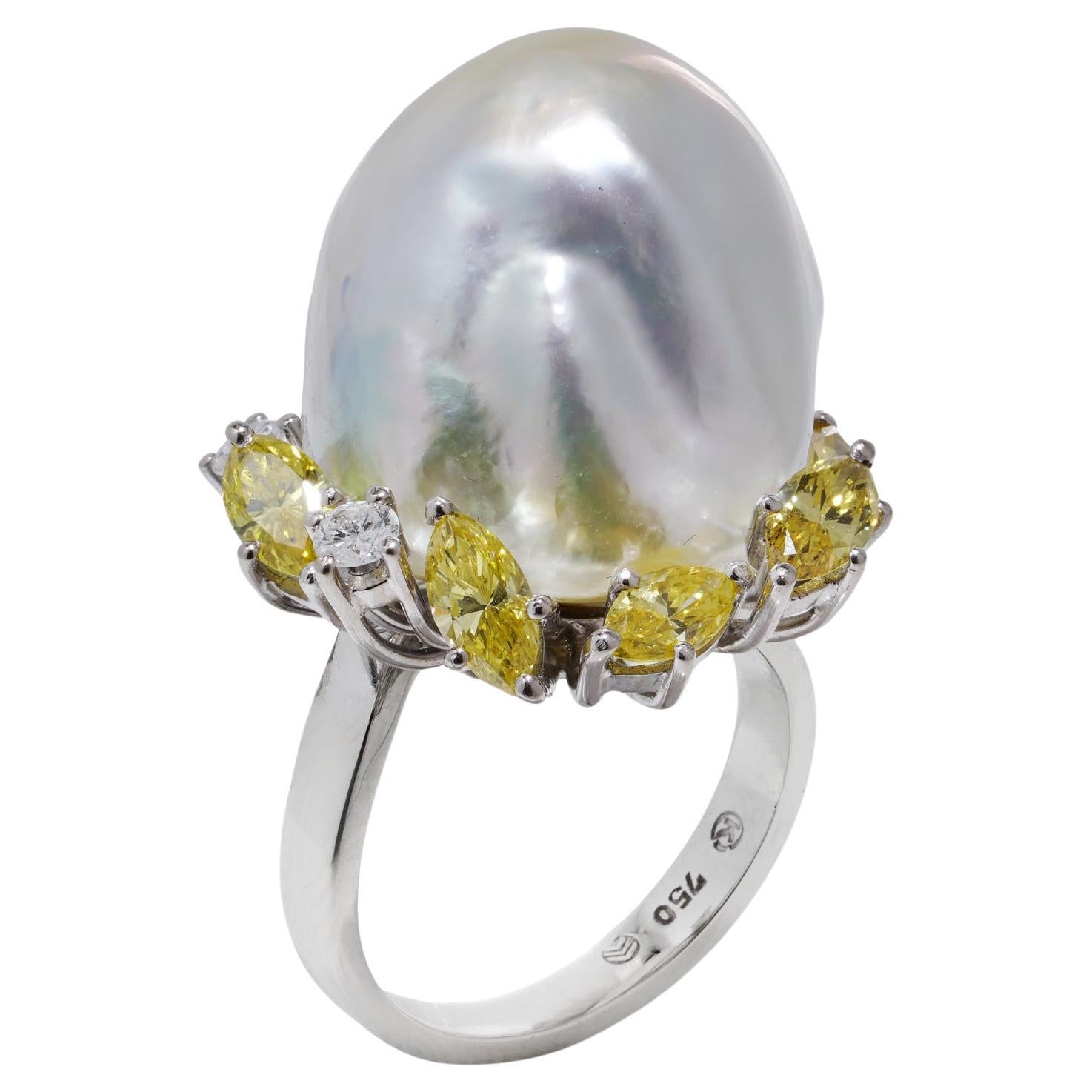 Koch South Sea baroque pearl ladies ring in 18kt white gold