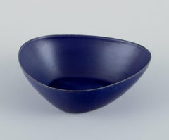 Kockum, Sweden. Pair of retro metal bowls. Dark blue enamel. From the 1970s.