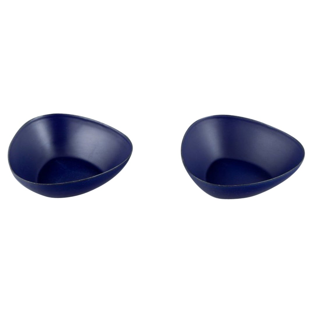 Kockum, Sweden. Pair of retro metal bowls. Dark blue enamel. From the 1970s.
