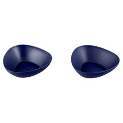 Kockum, Sweden. Pair of retro metal bowls. Dark blue enamel. From the 1970s.