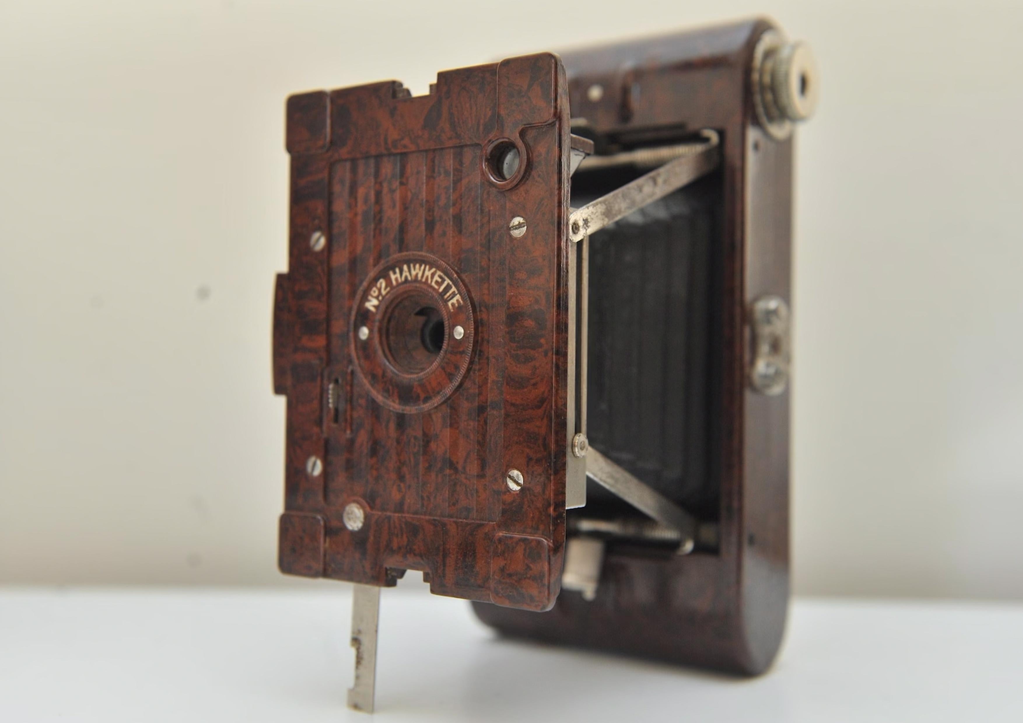 Kodak No 2 Hawkette Marmorierte Bakelit 120 Roll Filmstruktur Klappbare Kamera (Art déco) im Angebot