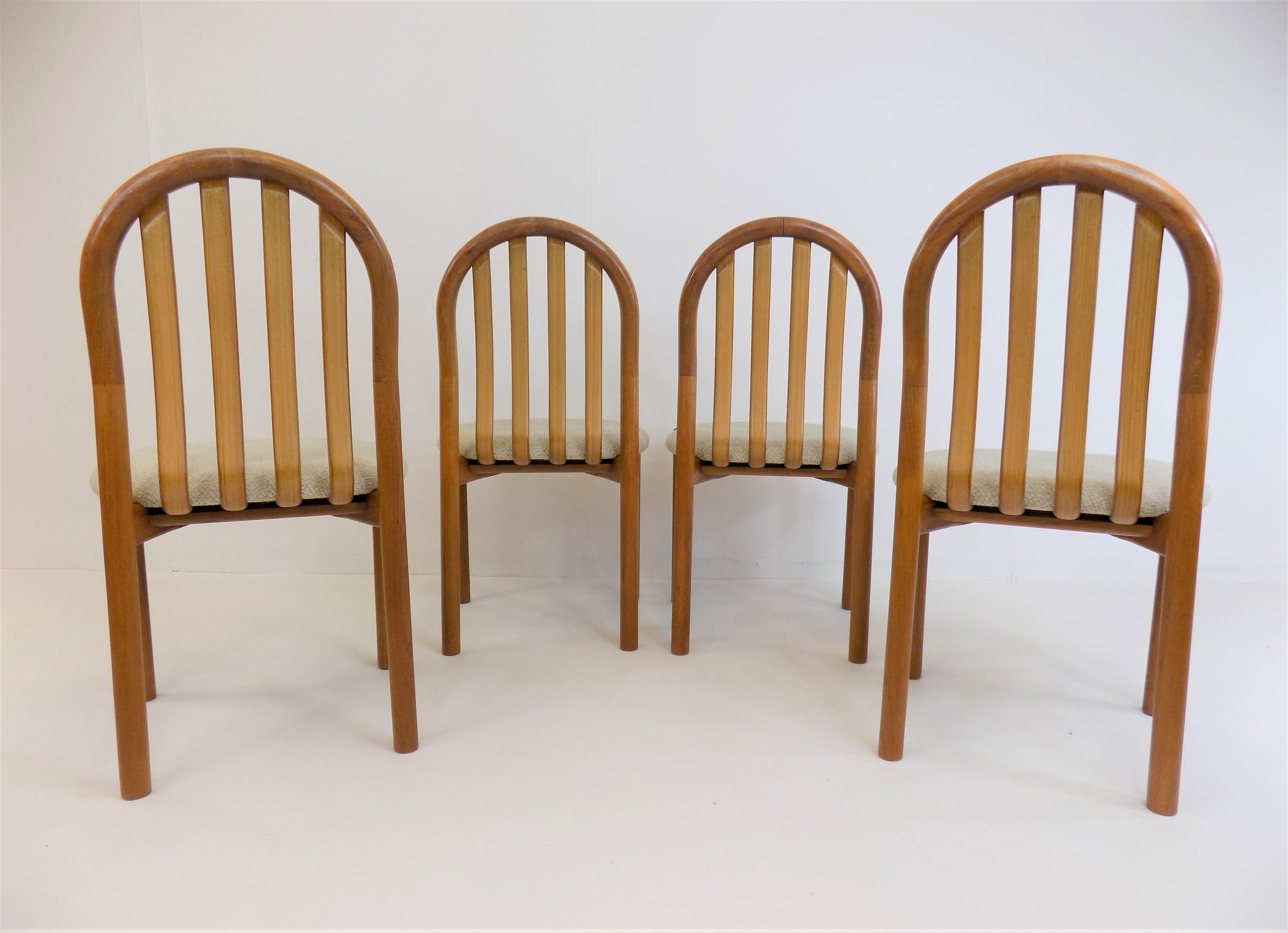 The 4 Koefoeds dining chairs are made from a wonderfully solid teak and are in near mint condition. The teak frames show hardly any signs of wear and have a very attractive, warm color which harmonises beautifully with the ivory-colored fabric cover