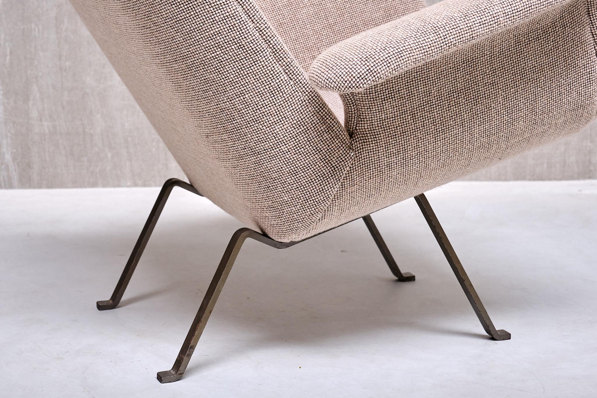 Milieu du XXe siècle Fauteuil Koene Oberman en laine bicolore grise et fer, Pays-Bas, années 1950 en vente