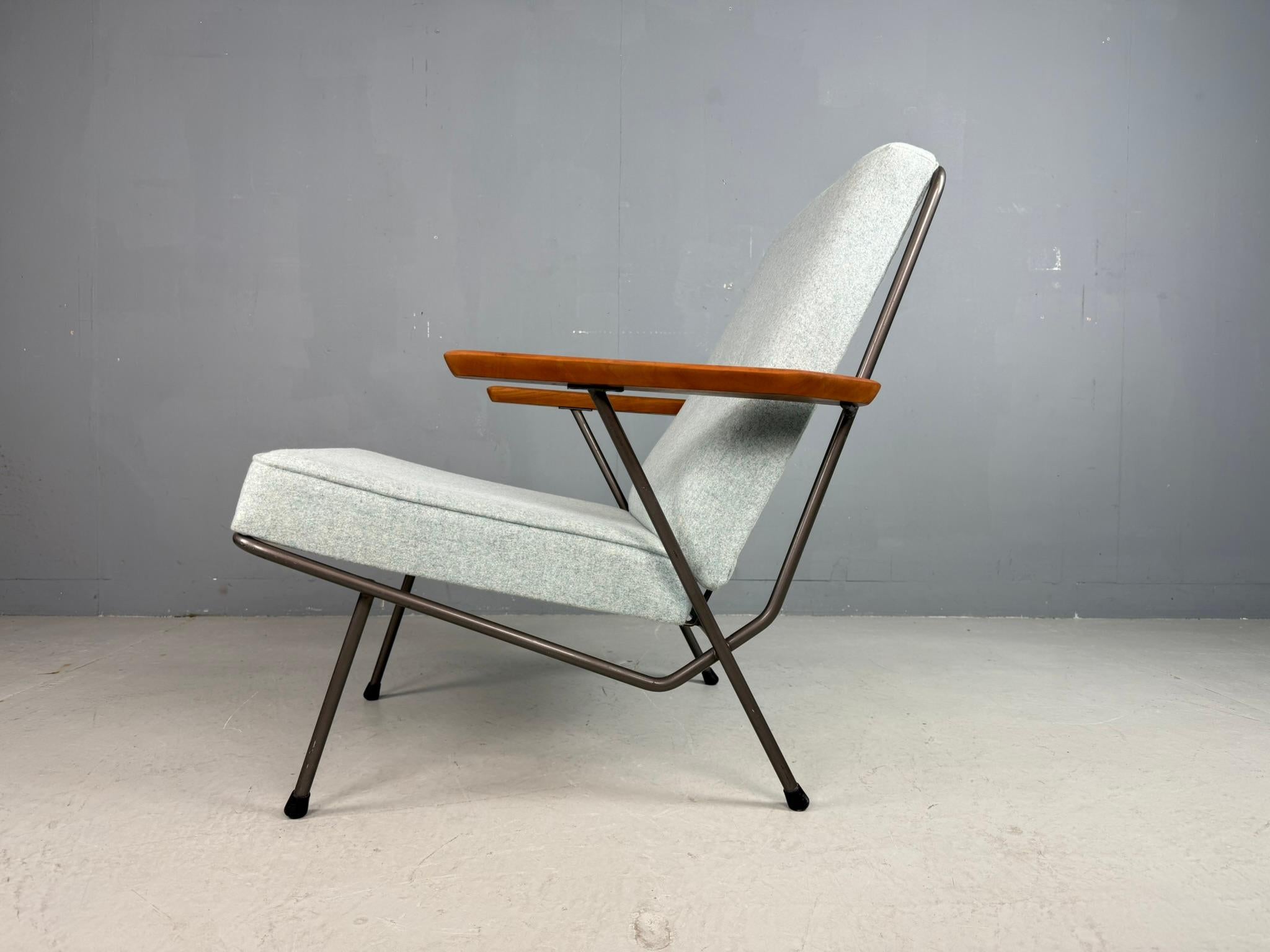 Sillón Koene Oberman con reposabrazos de teca para Gelderland, 1954 Holandés en venta
