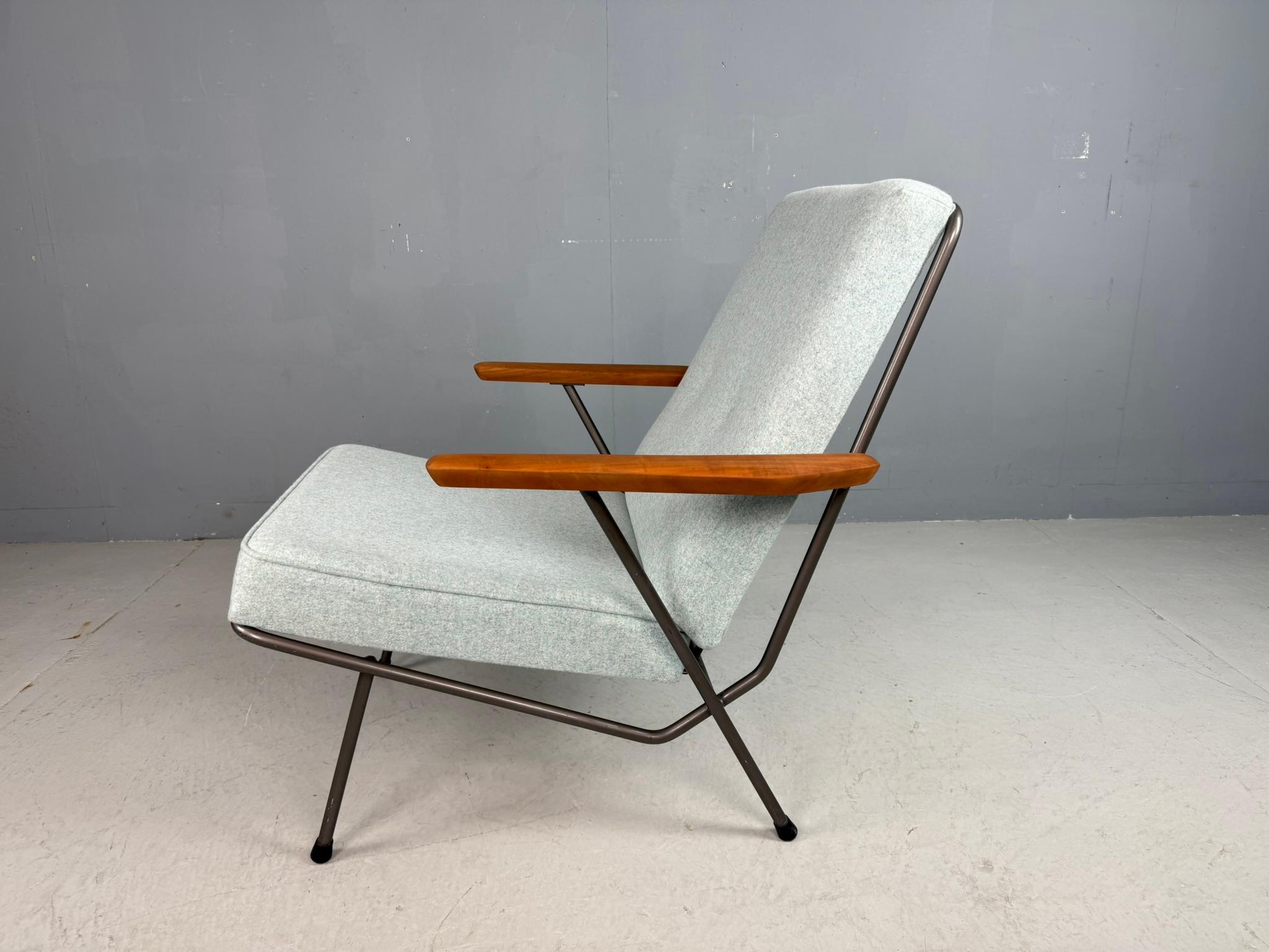 Sillón Koene Oberman con reposabrazos de teca para Gelderland, 1954 en Bueno estado para la venta en The Hague, NL