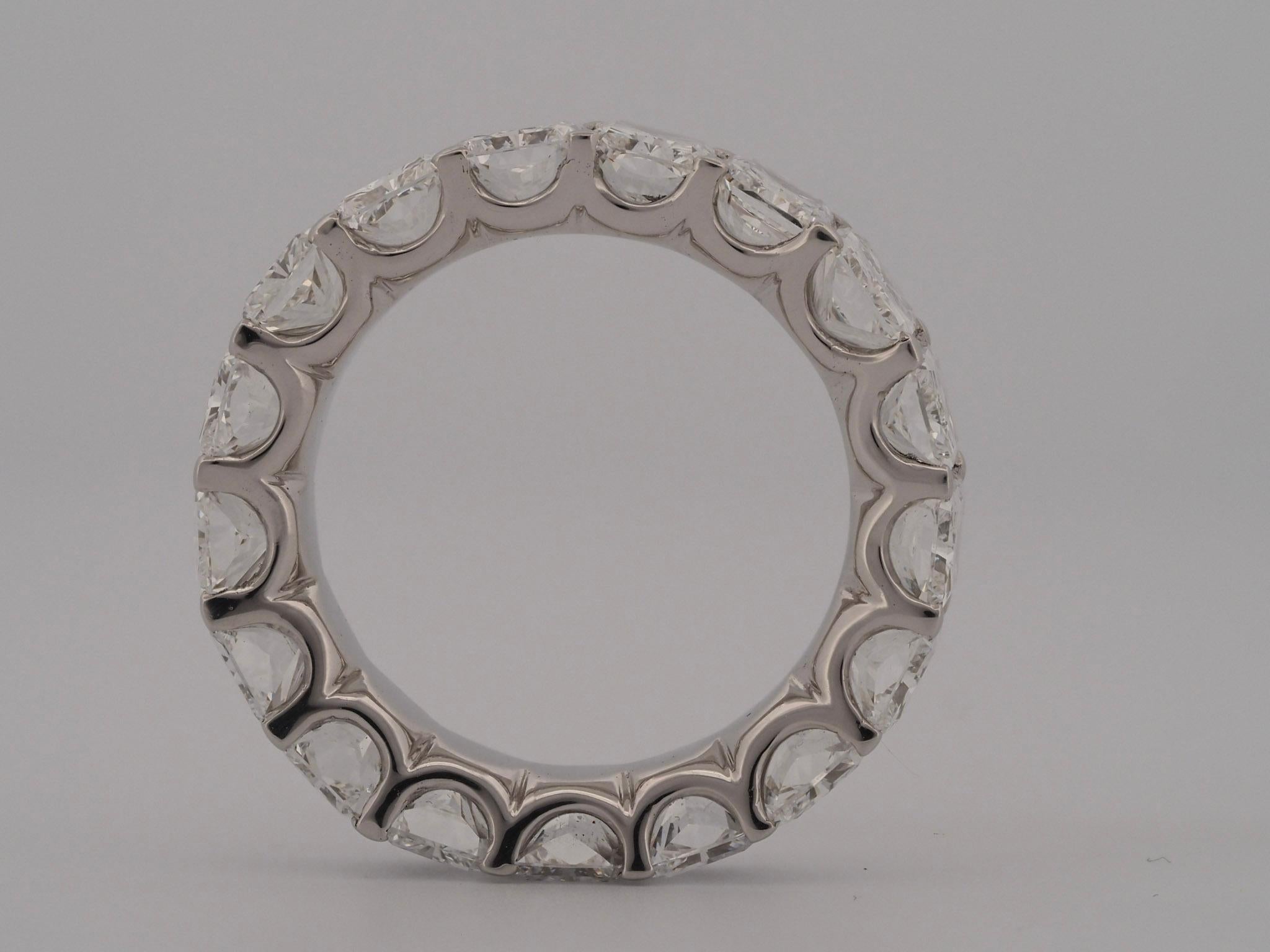 KOENIG Bracelet éternel en or blanc 18 carats - Diamants de taille radiant de 8,70 carats, GIA en vente 6