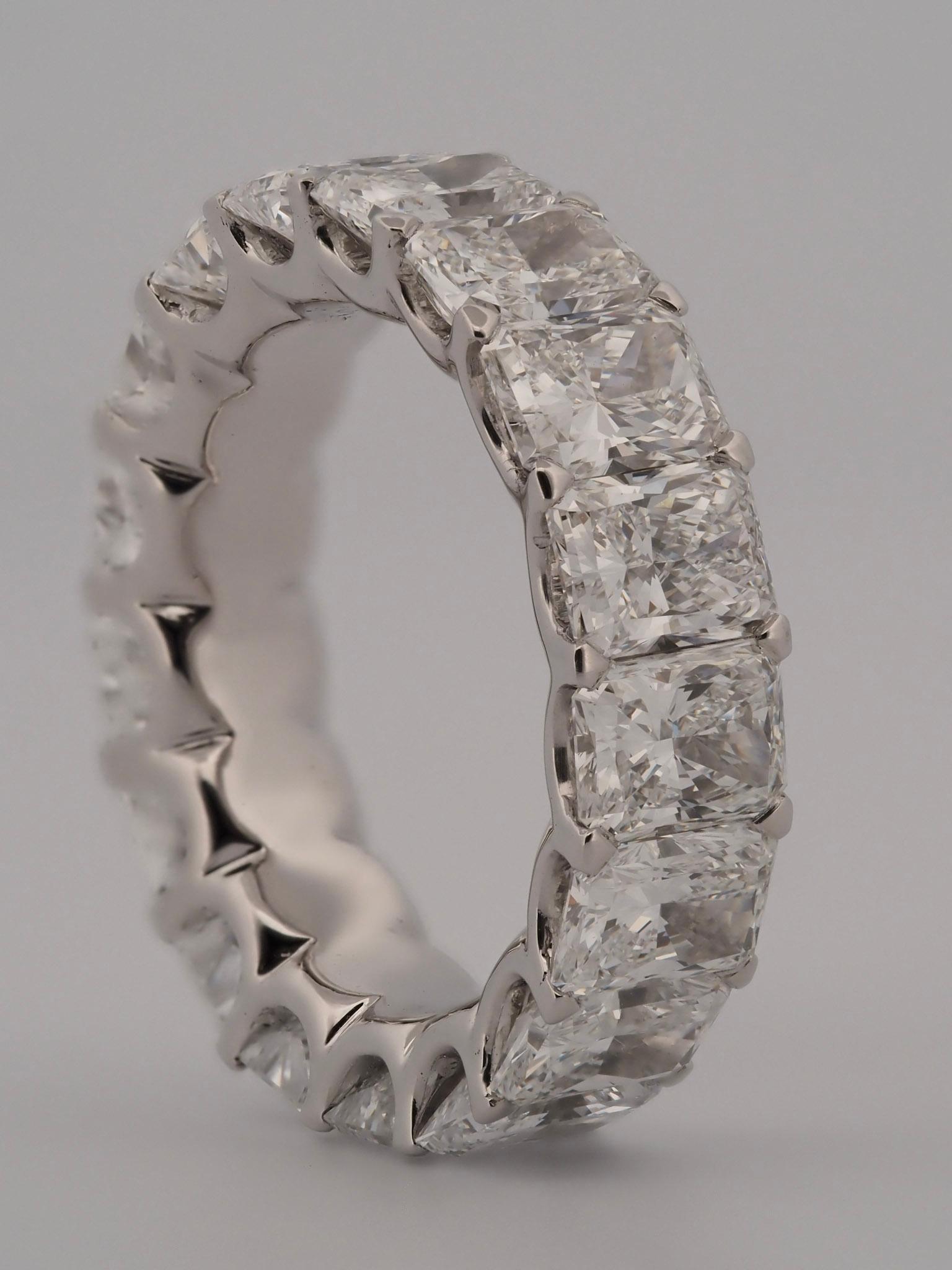 KOENIG Bracelet éternel en or blanc 18 carats - Diamants de taille radiant de 8,70 carats, GIA en vente 7