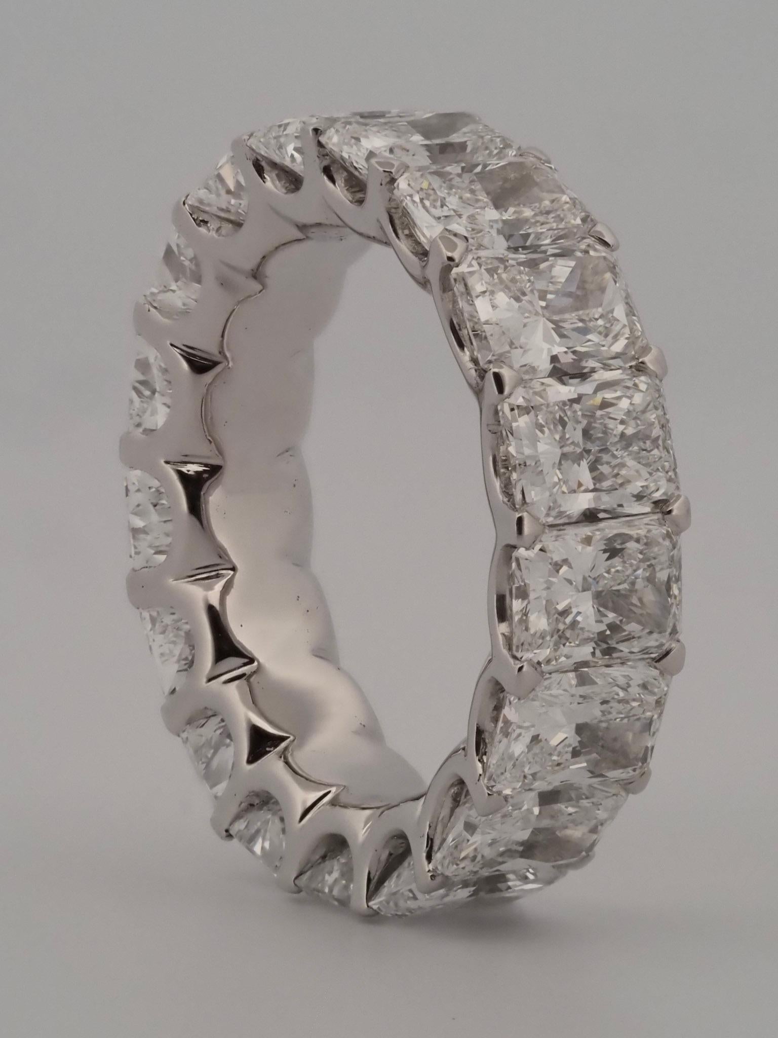 KOENIG Bracelet éternel en or blanc 18 carats - Diamants de taille radiant de 8,70 carats, GIA en vente 9