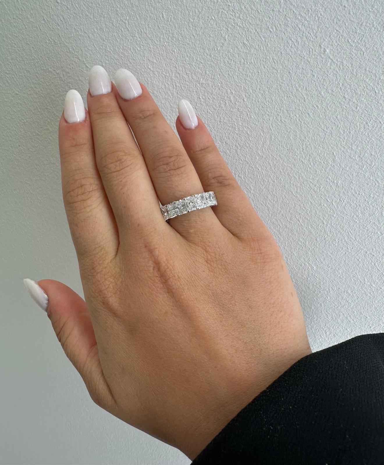 KOENIG Bracelet éternel en or blanc 18 carats - Diamants de taille radiant de 8,70 carats, GIA Neuf - En vente à St. Moritz, CH