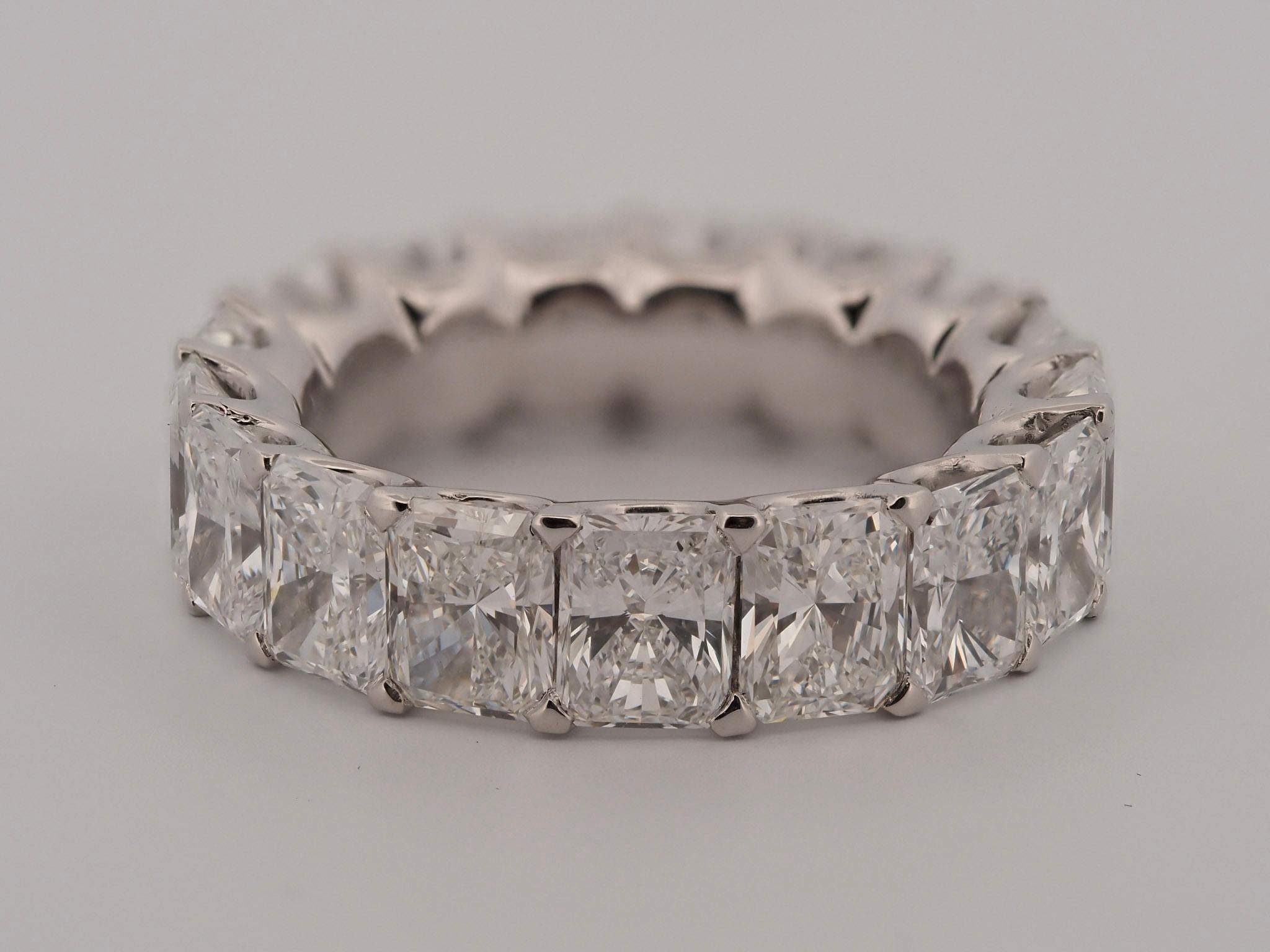 KOENIG Bracelet éternel en or blanc 18 carats - Diamants de taille radiant de 8,70 carats, GIA en vente 1