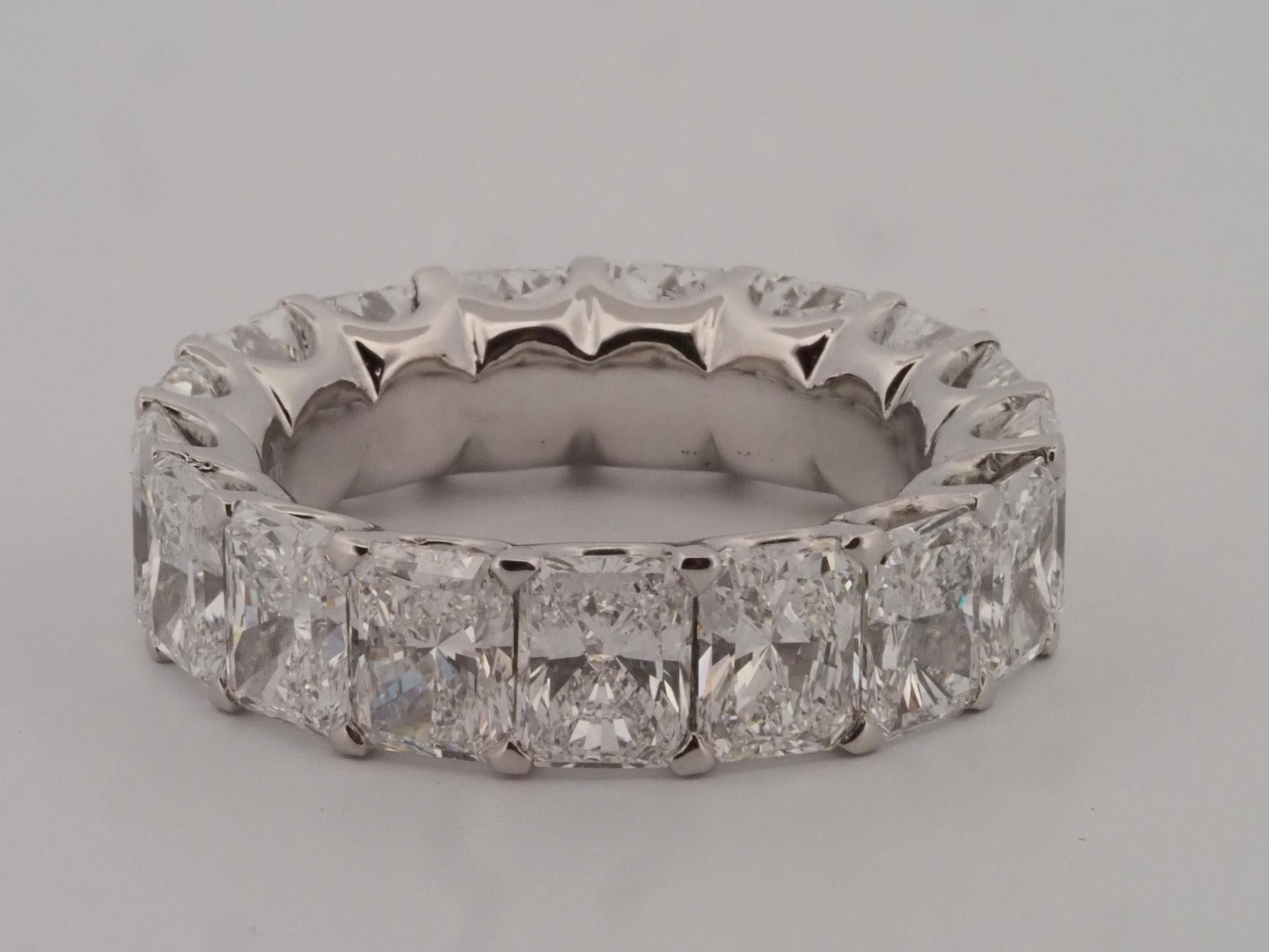 KOENIG Bracelet éternel en or blanc 18 carats - Diamants de taille radiant de 8,70 carats, GIA en vente 2