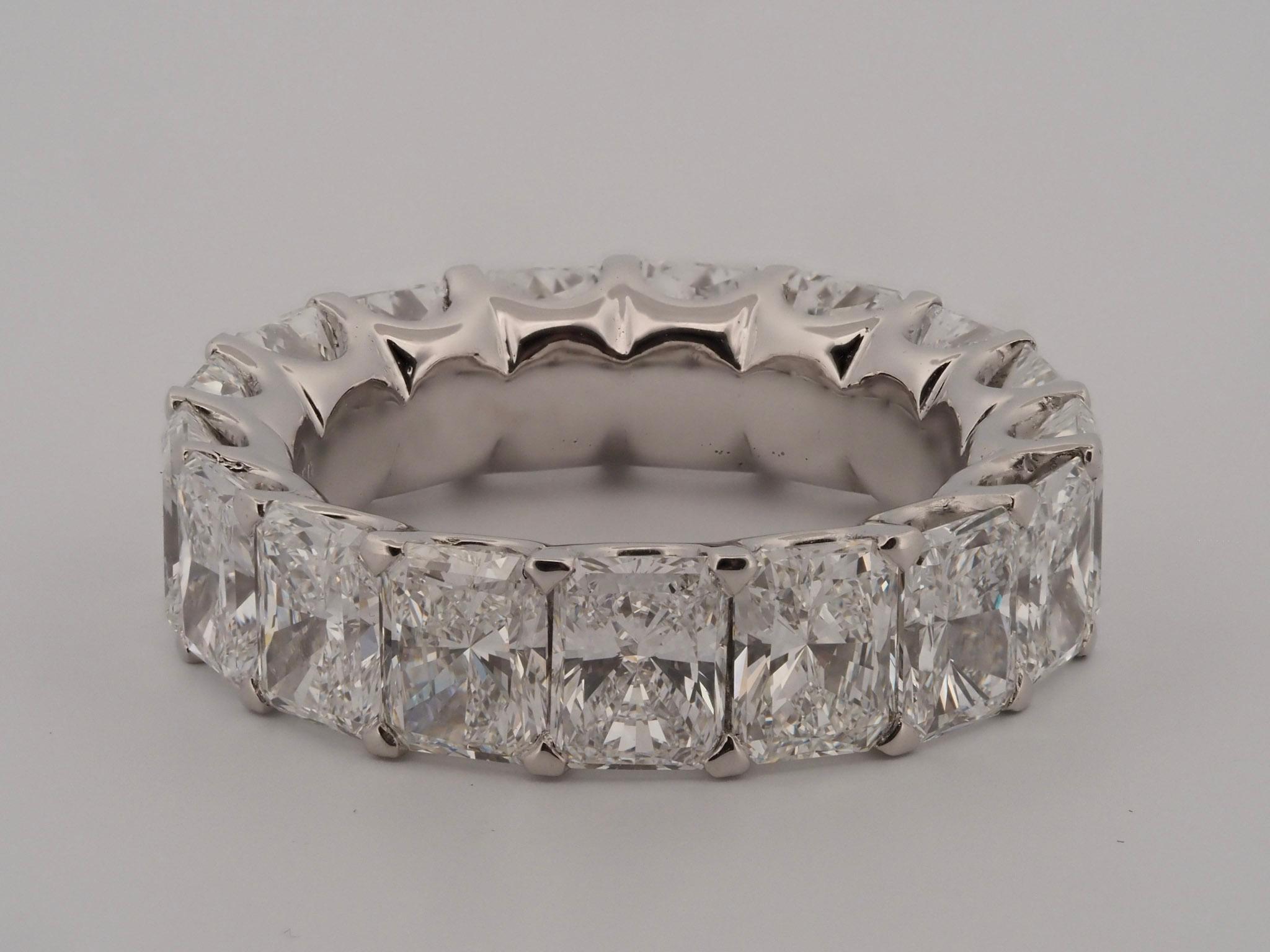 KOENIG Bracelet éternel en or blanc 18 carats - Diamants de taille radiant de 8,70 carats, GIA en vente 3