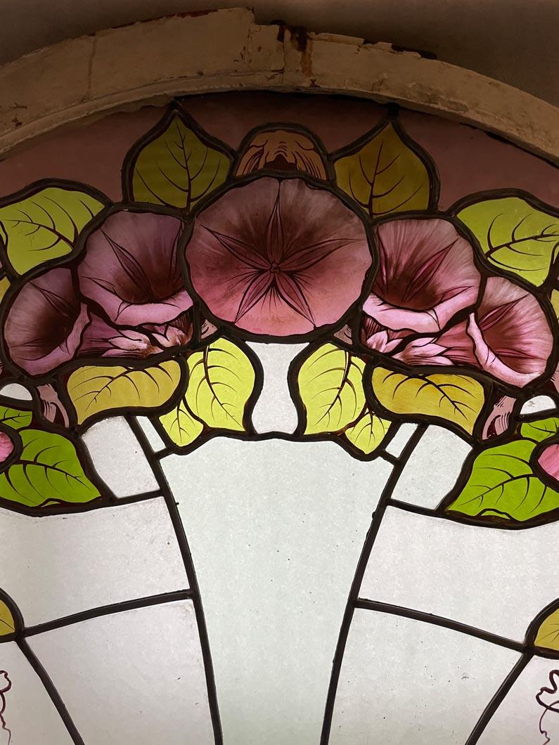 Smaltato KOENIG & LAFITTE - Vetrata Art Nouveau con conifere in vendita