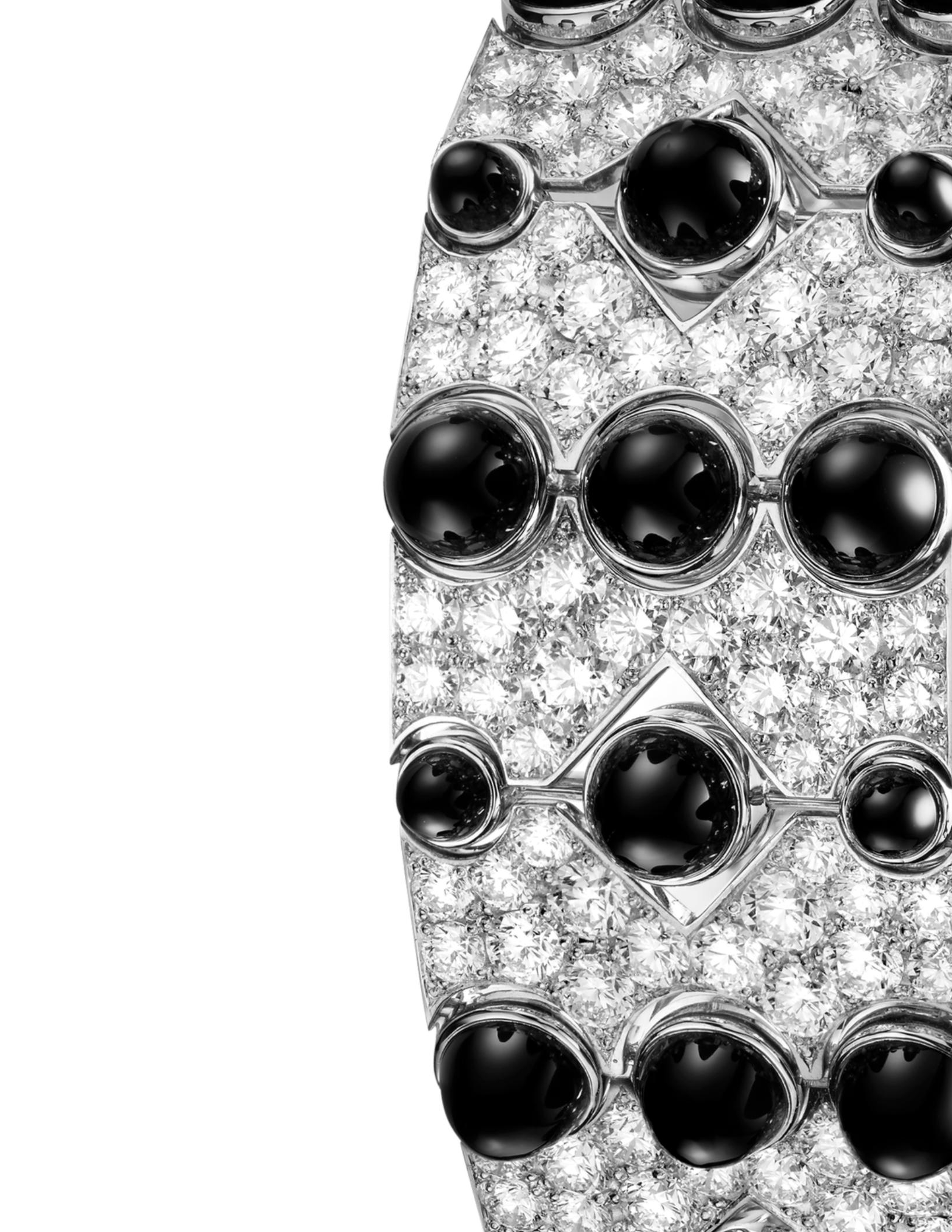 The House of KOENIG creates sustainable jewels, using exclusively recycled precious metals and conflict-free gemstones that inspire and endure. 100% SWISS HANDMADE

Manufactured in 18-karat white gold, set with 256 round brilliant cut diamonds