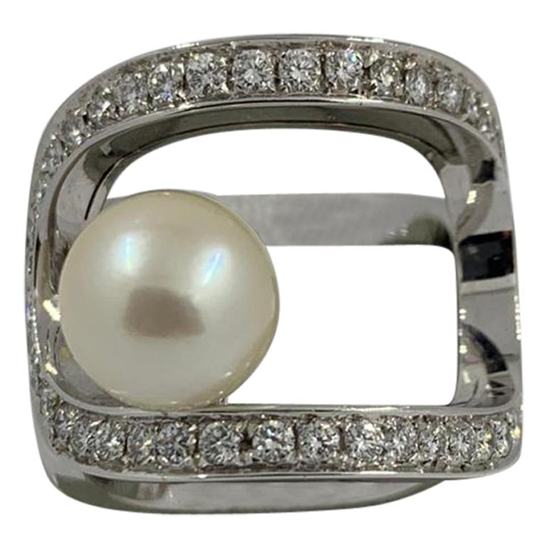 Koesis Ring in White Gold with White Pearl and Diamonds '0.72 Carat'