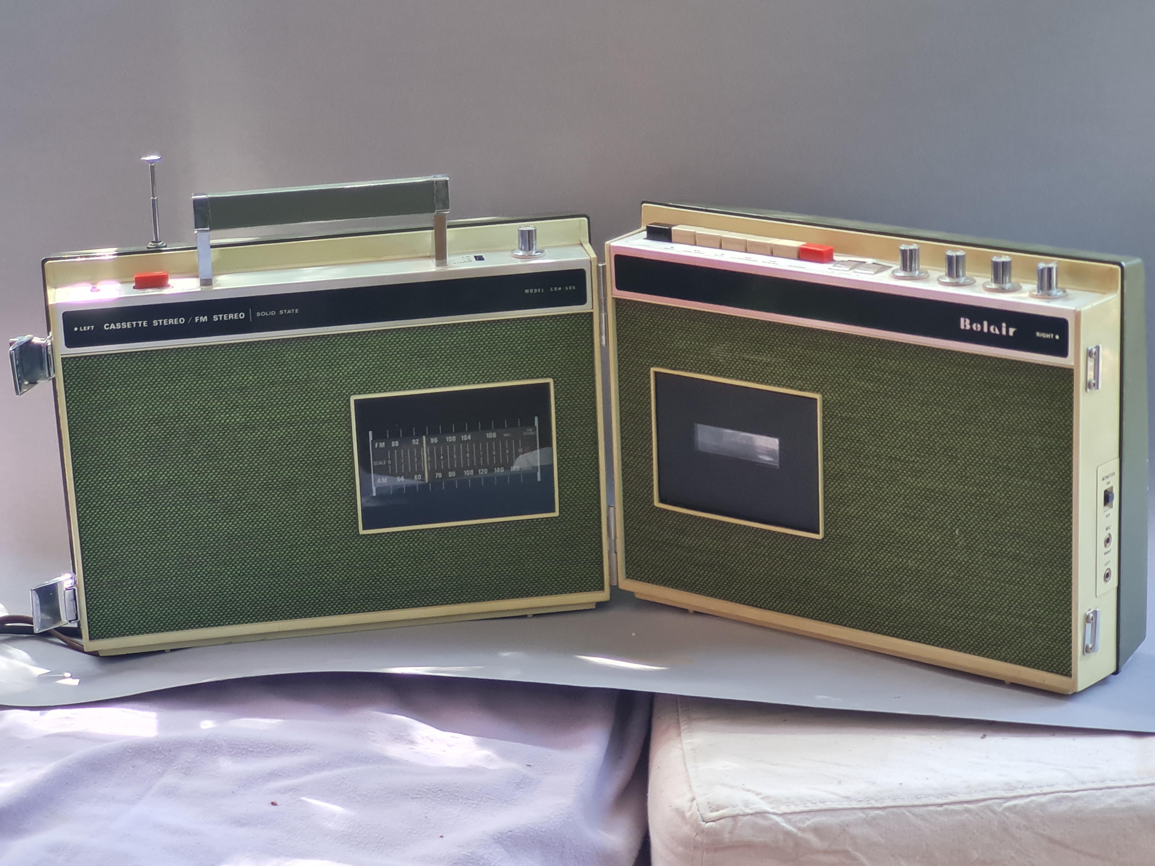Scandinavian Modern  Kofferradio CSH-502  von Belair  Klappbar mit Kassettenteil I 60er Jahren For Sale