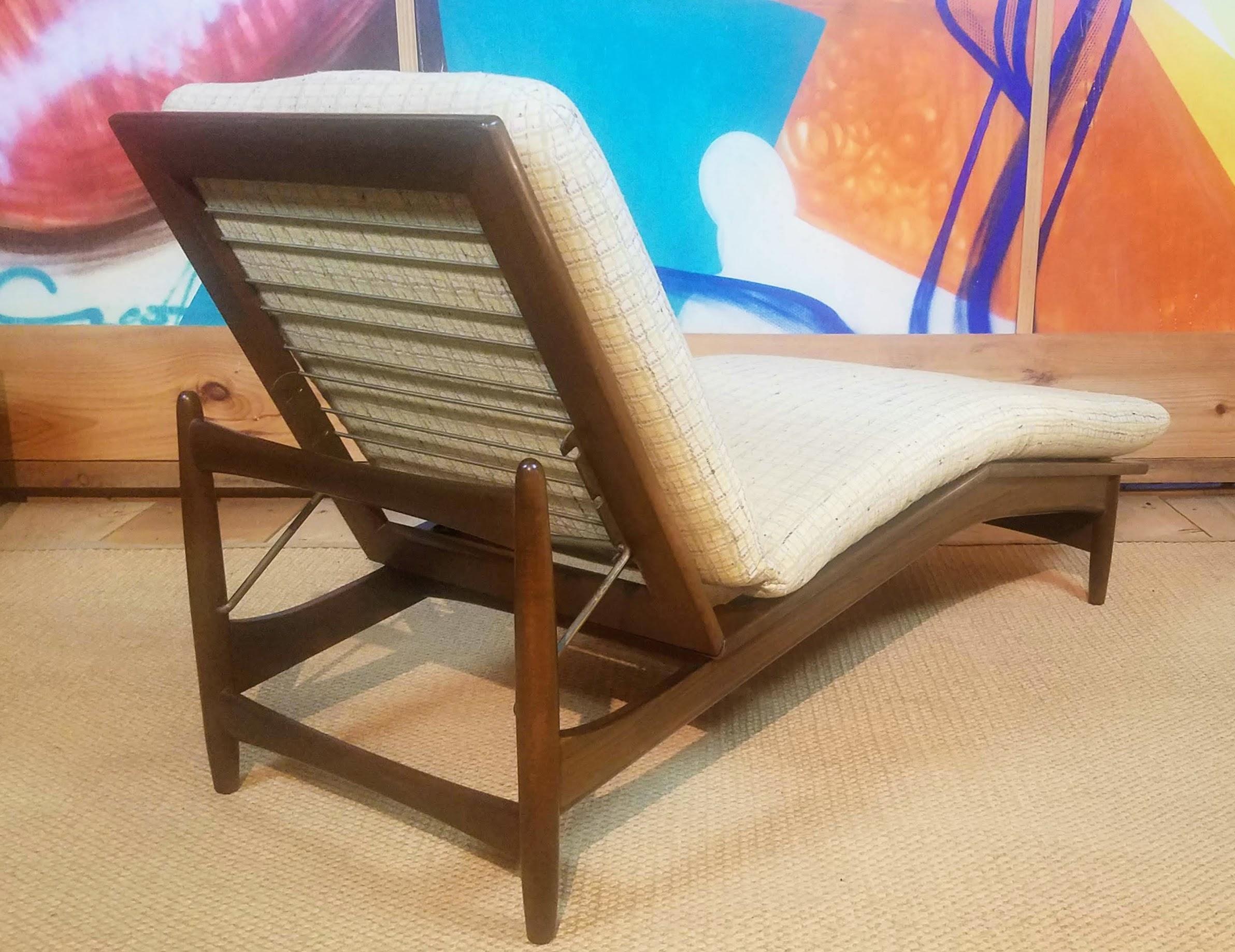 Ib Kofod-Larsen designed modern Beech chaise lounge with an adjustable three position back manufactured in Denmark for Selig circa 1959..
The original finish has been brightened up and what I think is the original upholstery is in excellent vintage