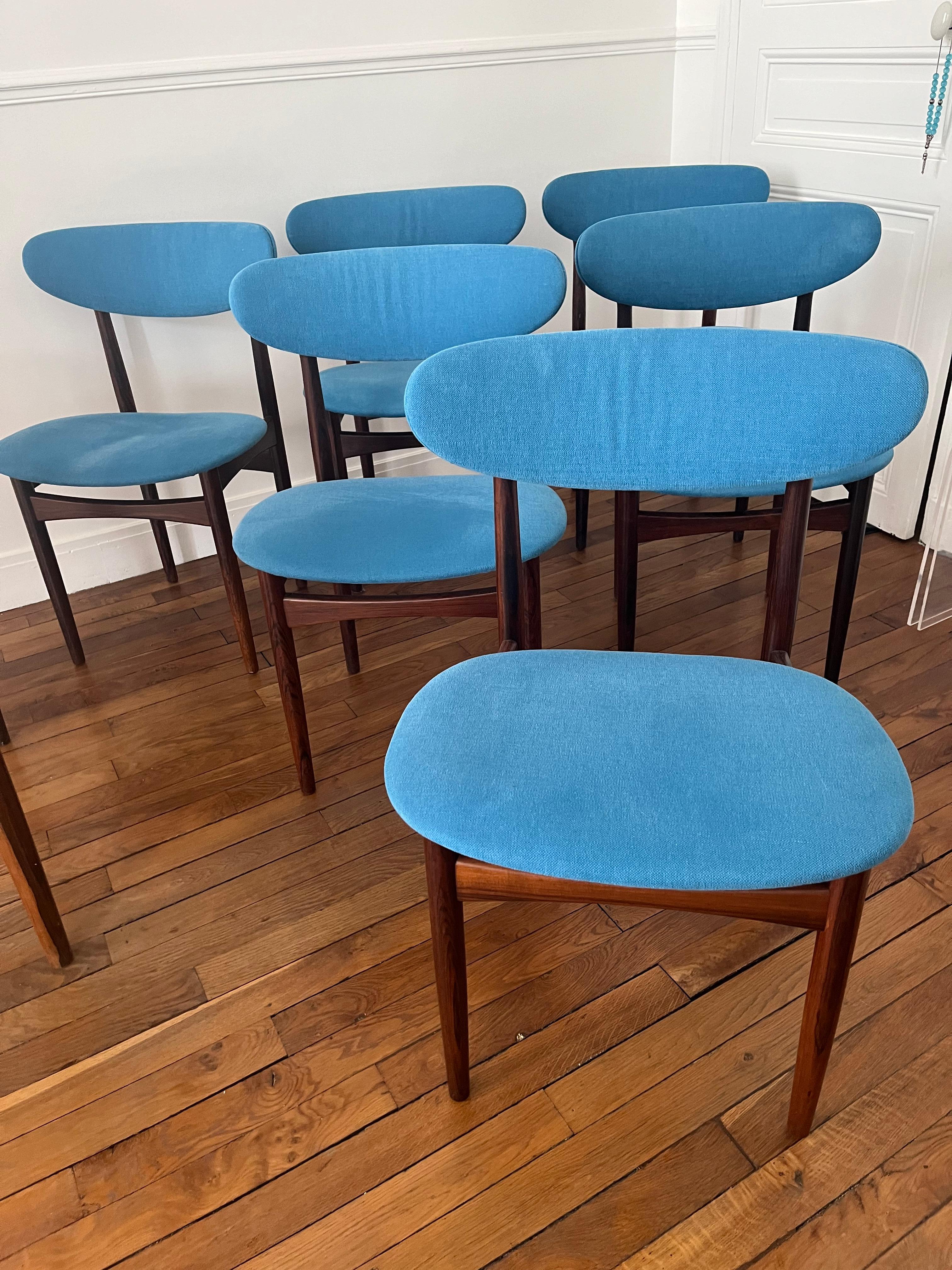 Kofod Larsen  6 chaises  Palissandre de Rio et tissu bleu Circa 1971 Bon état - En vente à Saint ouen, FR