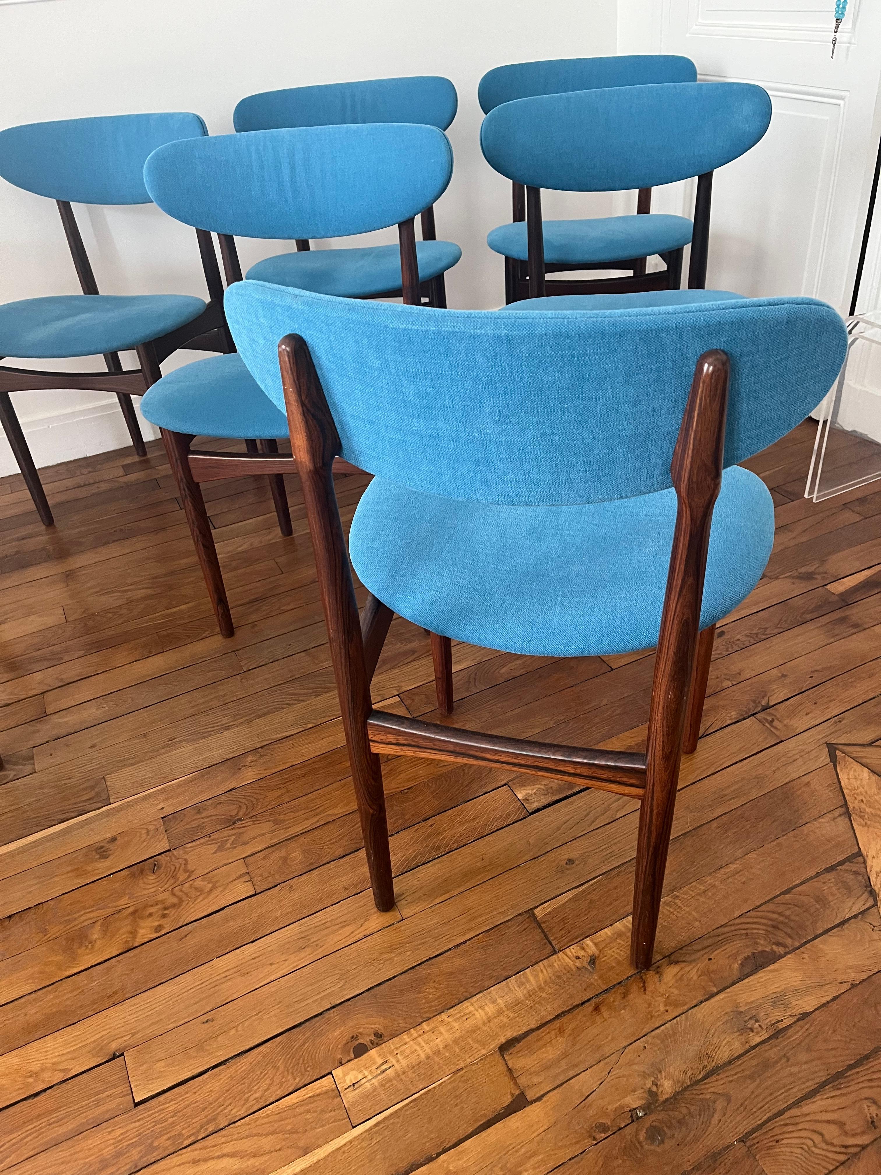 Fin du 20e siècle Kofod Larsen  6 chaises  Palissandre de Rio et tissu bleu Circa 1971 en vente