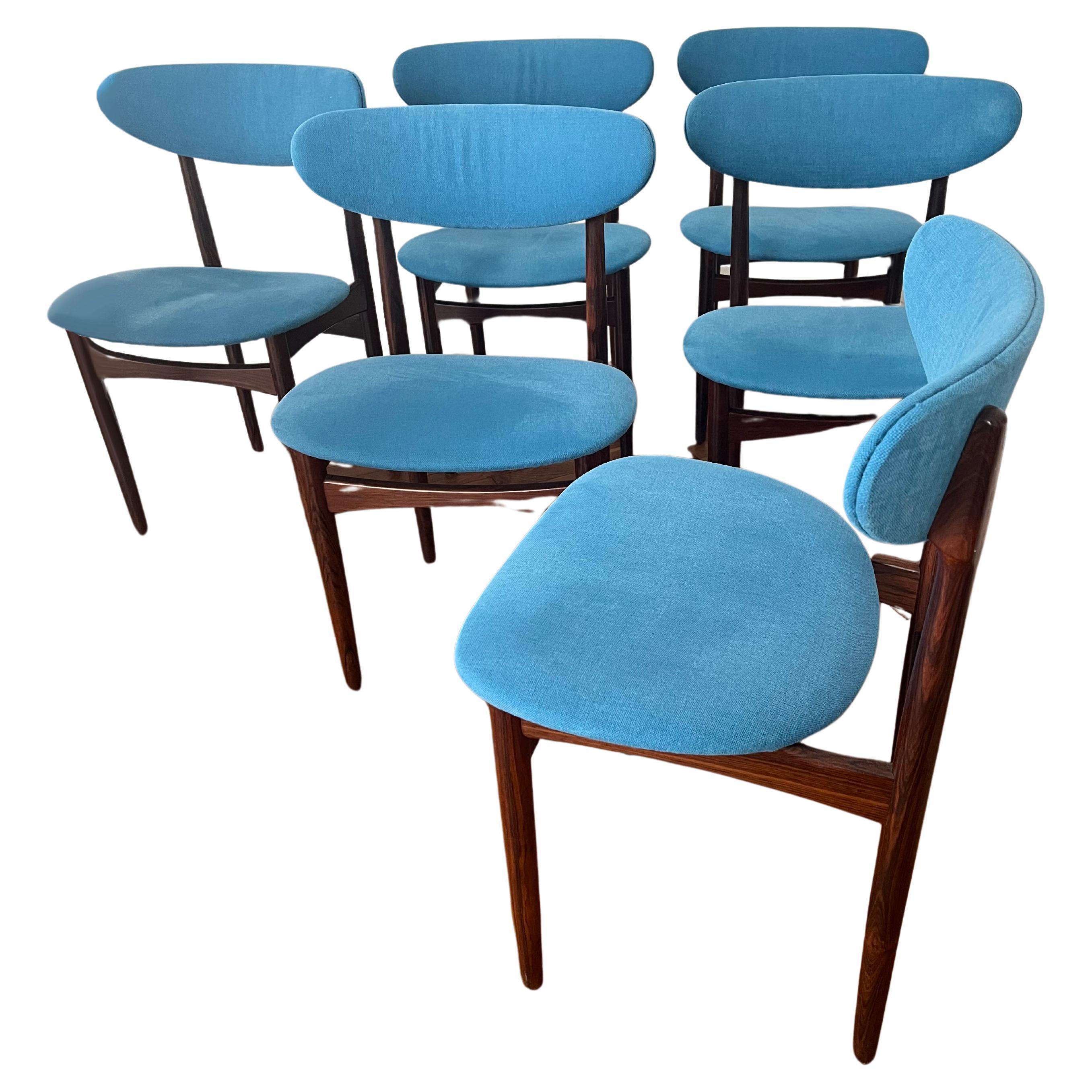 Kofod Larsen  6 chaises  Palissandre de Rio et tissu bleu Circa 1971 en vente