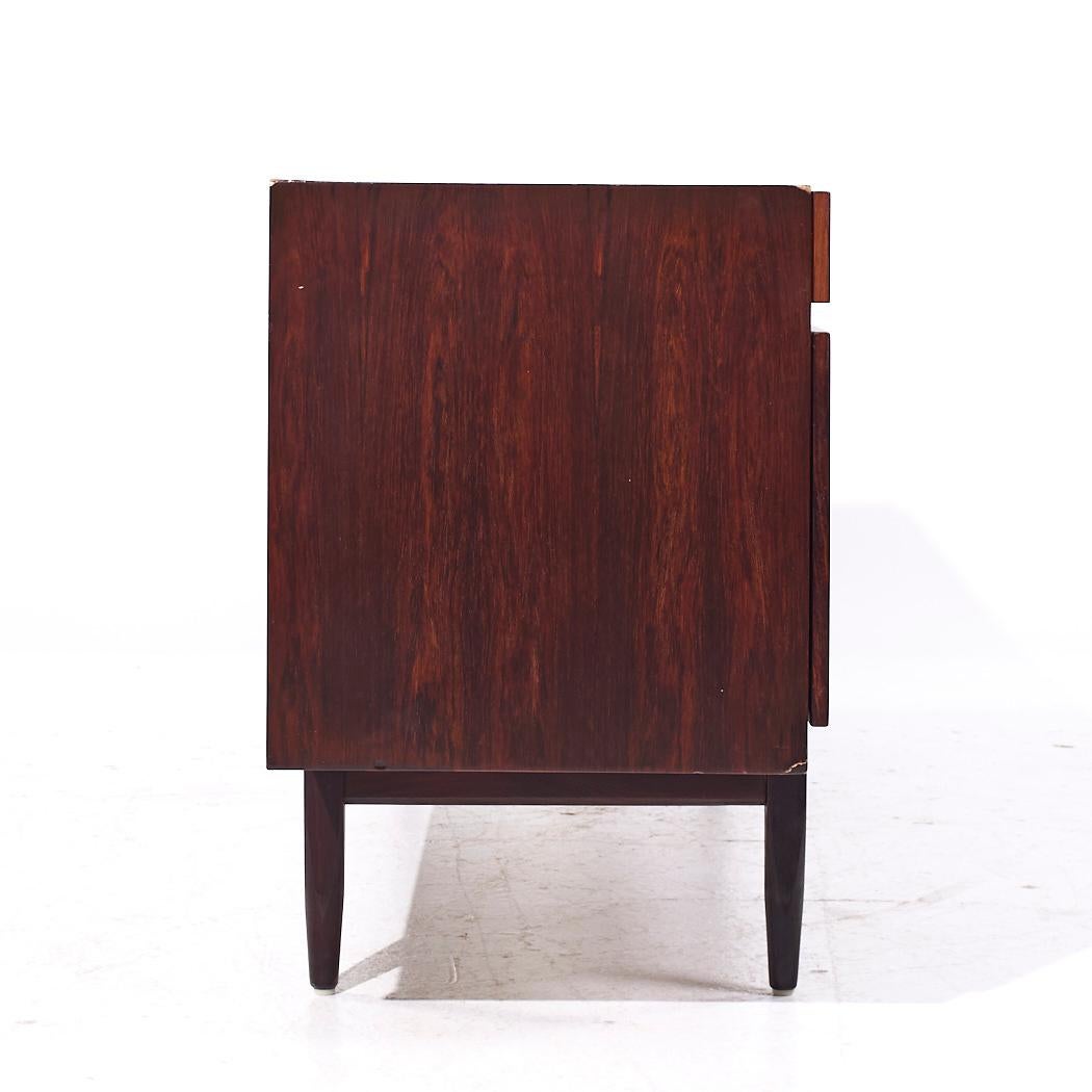 Danese Kofod Larsen per Faarup Møbelfabrik Credenza danese di metà secolo in legno di palissandro in vendita