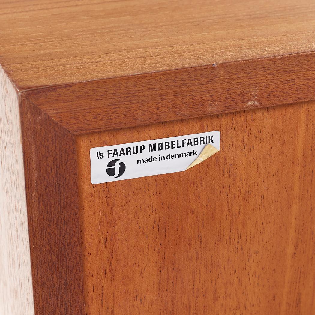 Kofod Larsen per Faarup Møbelfabrik Credenza danese di metà secolo in teak in vendita 3