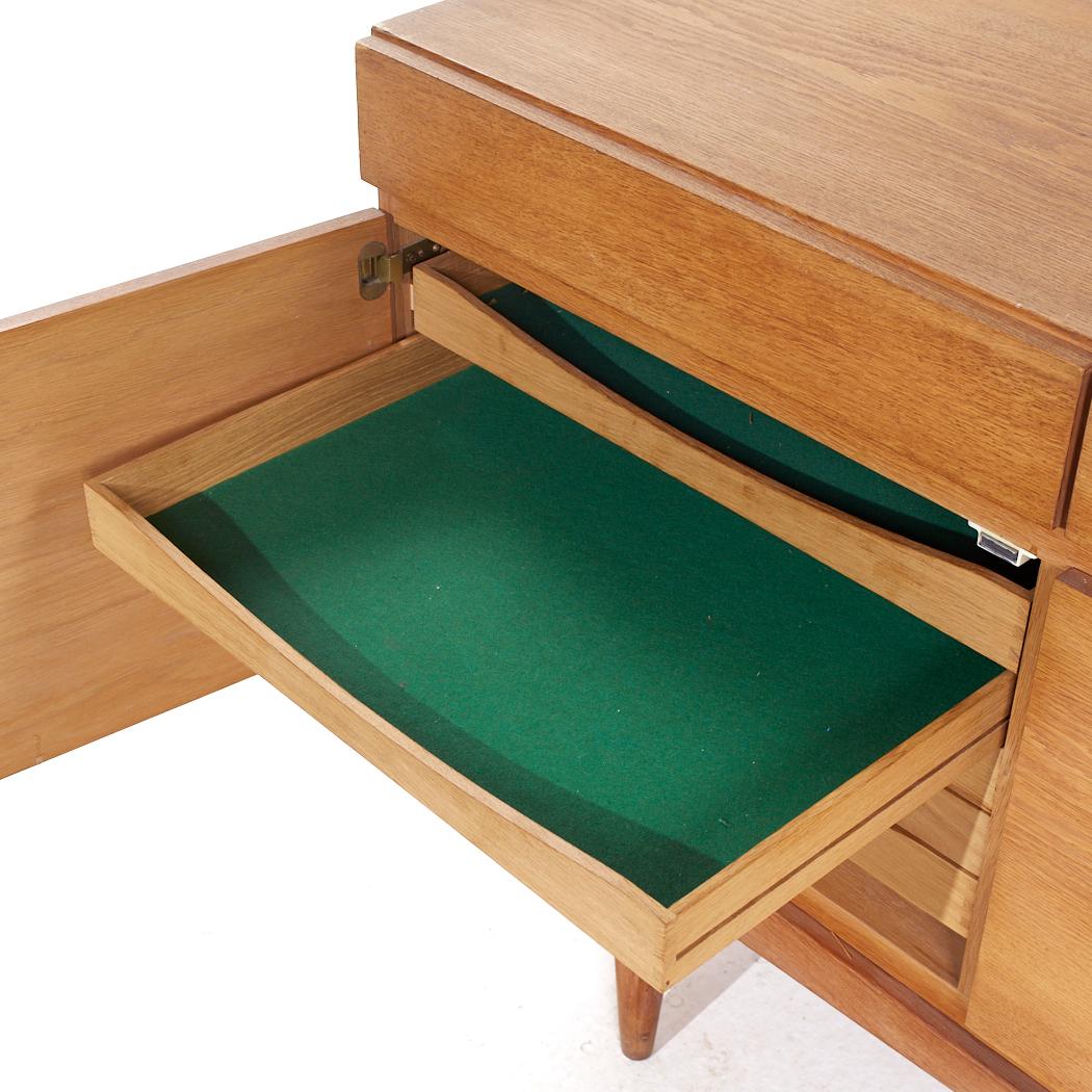 Kofod Larsen per Faarup Møbelfabrik Modello 66 Credenza danese di metà secolo in teak in vendita 4