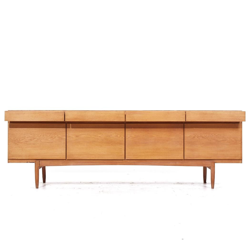 Kofod Larsen per Faarup Møbelfabrik Modello 66 Credenza danese di metà secolo in teak in vendita 5