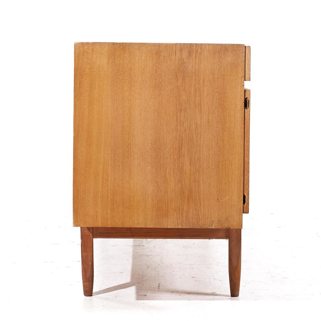 Danese Kofod Larsen per Faarup Møbelfabrik Modello 66 Credenza danese di metà secolo in teak in vendita