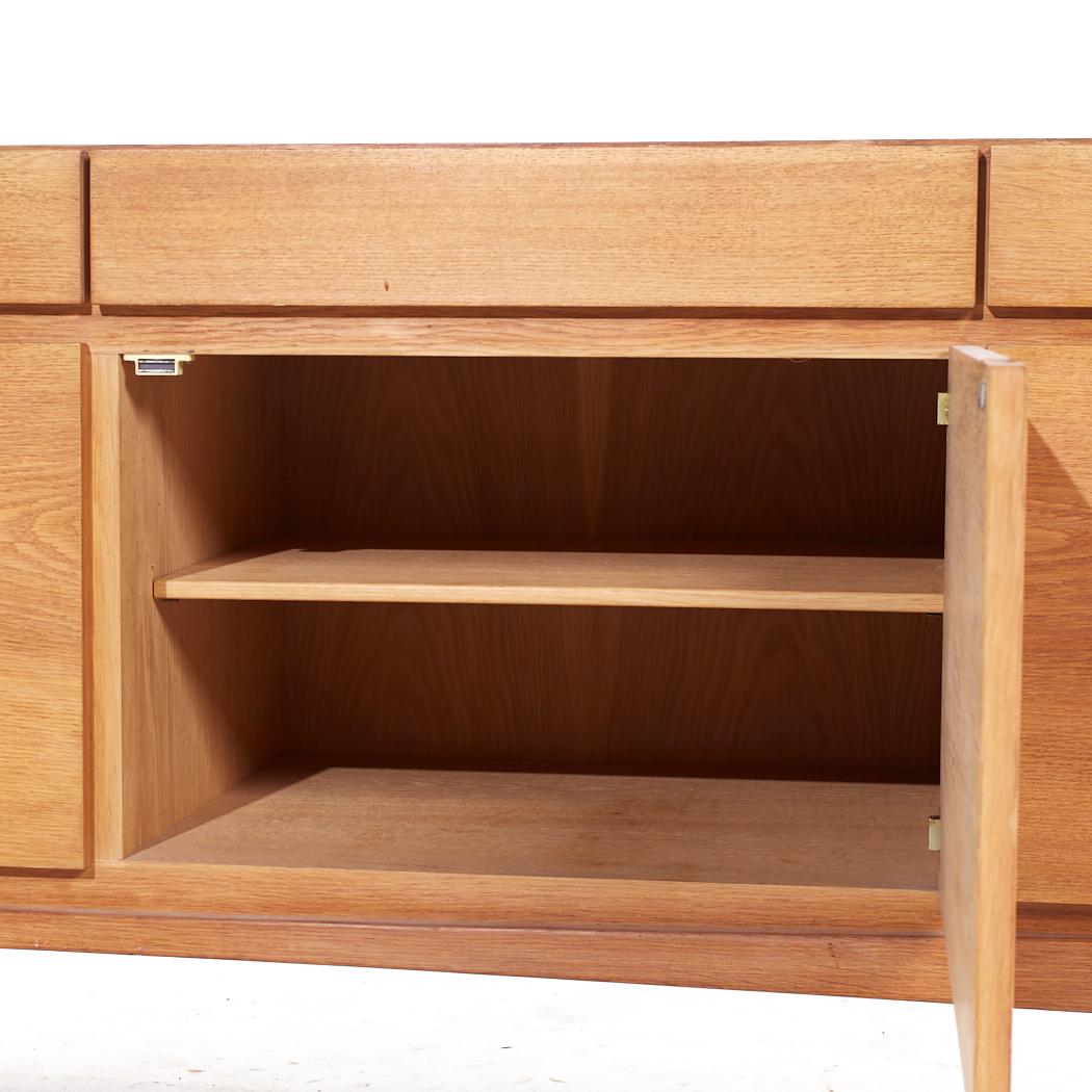 Kofod Larsen per Faarup Møbelfabrik Modello 66 Credenza danese di metà secolo in teak in vendita 1