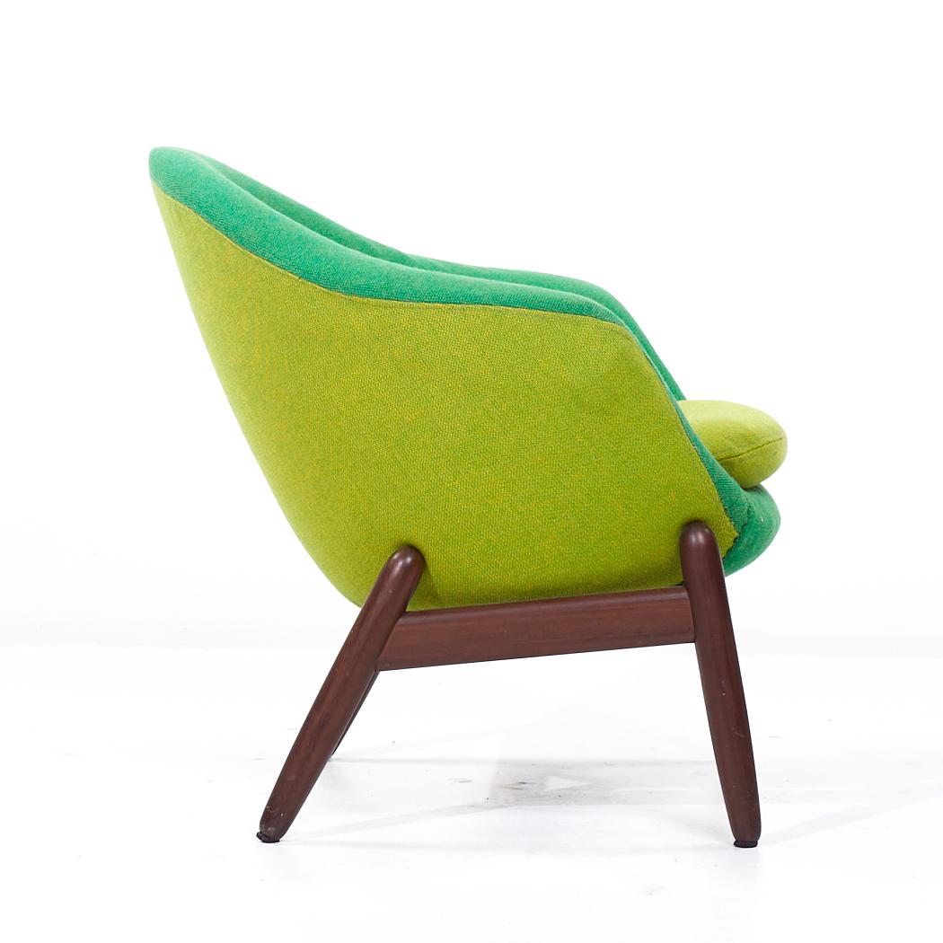 Kofod Larsen per Povl Dinesen Sedie da salotto a baccello in teak danese del metà secolo - coppia in vendita 3
