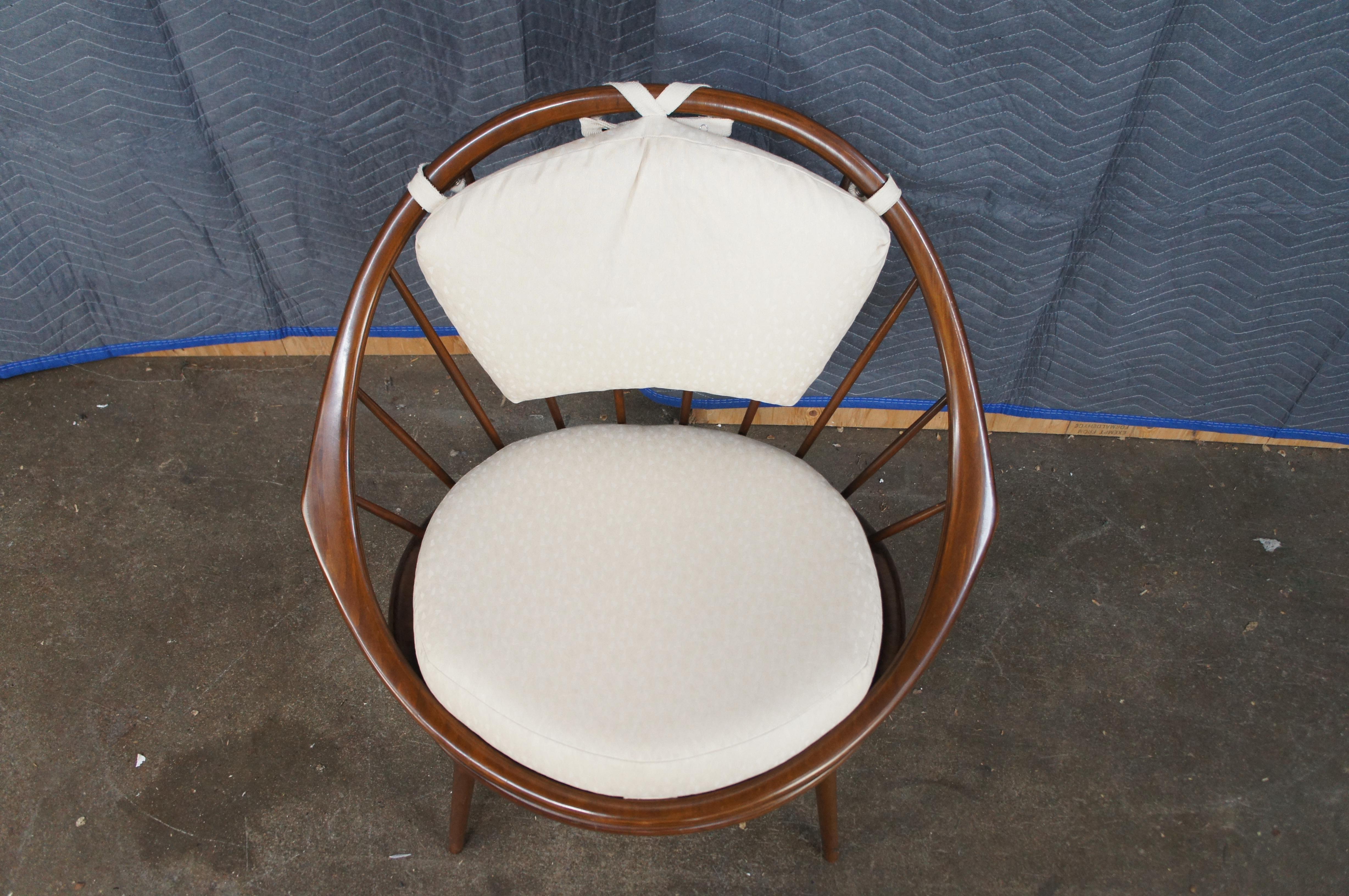 Kofod Larsen für Selig Mid Century Danish Modern Nussbaum Hoop Peacock Chair MCM im Zustand „Gut“ im Angebot in Dayton, OH