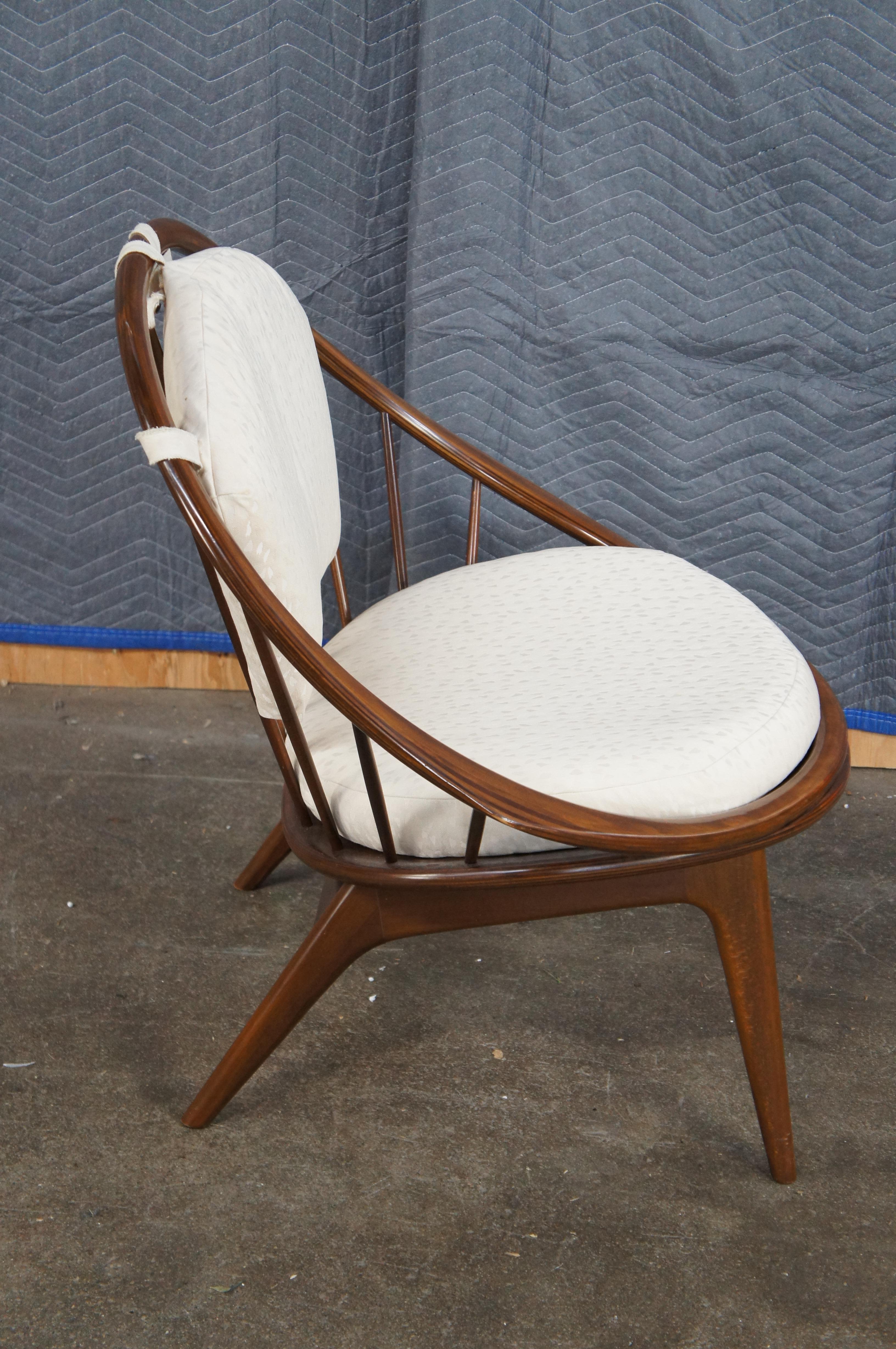 Kofod Larsen für Selig Mid Century Danish Modern Nussbaum Hoop Peacock Chair MCM im Angebot 2
