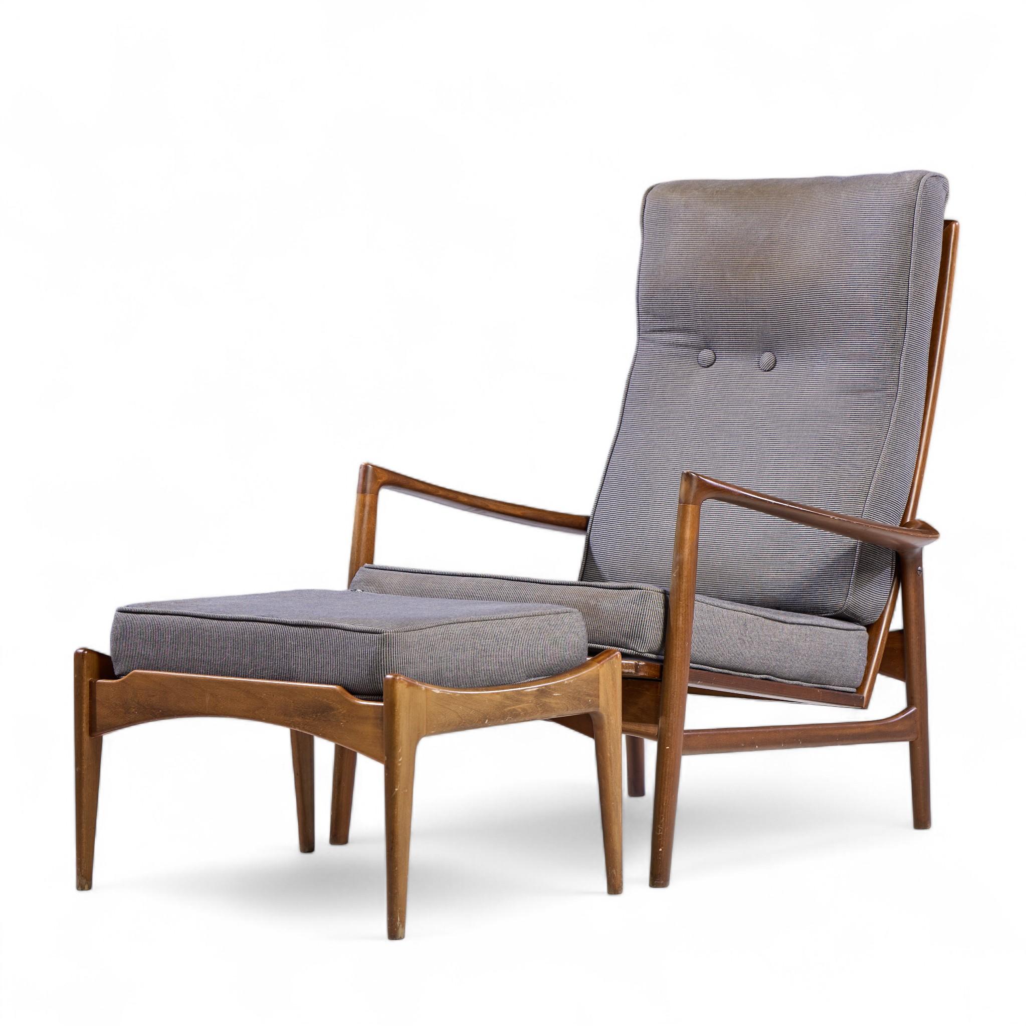 Mid-Century Modern Kofod Larsen for Selig Mid Century Danish Walnut Lounge Chair and Ottoman en vente