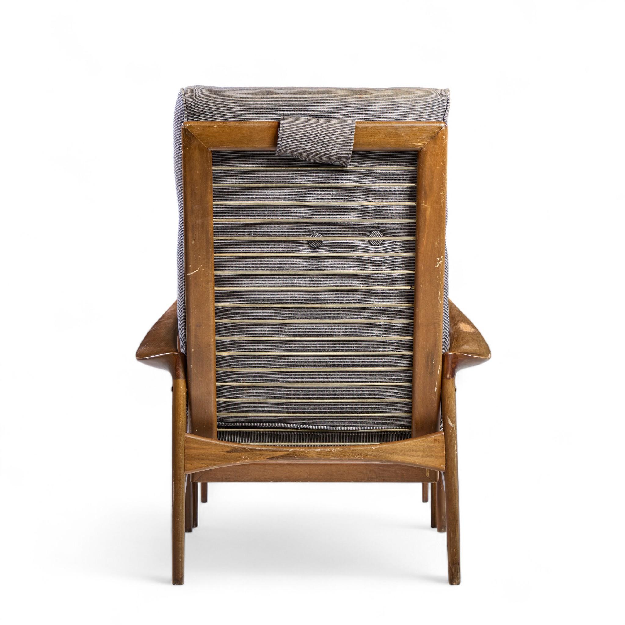 Tissu d'ameublement Kofod Larsen for Selig Mid Century Danish Walnut Lounge Chair and Ottoman en vente