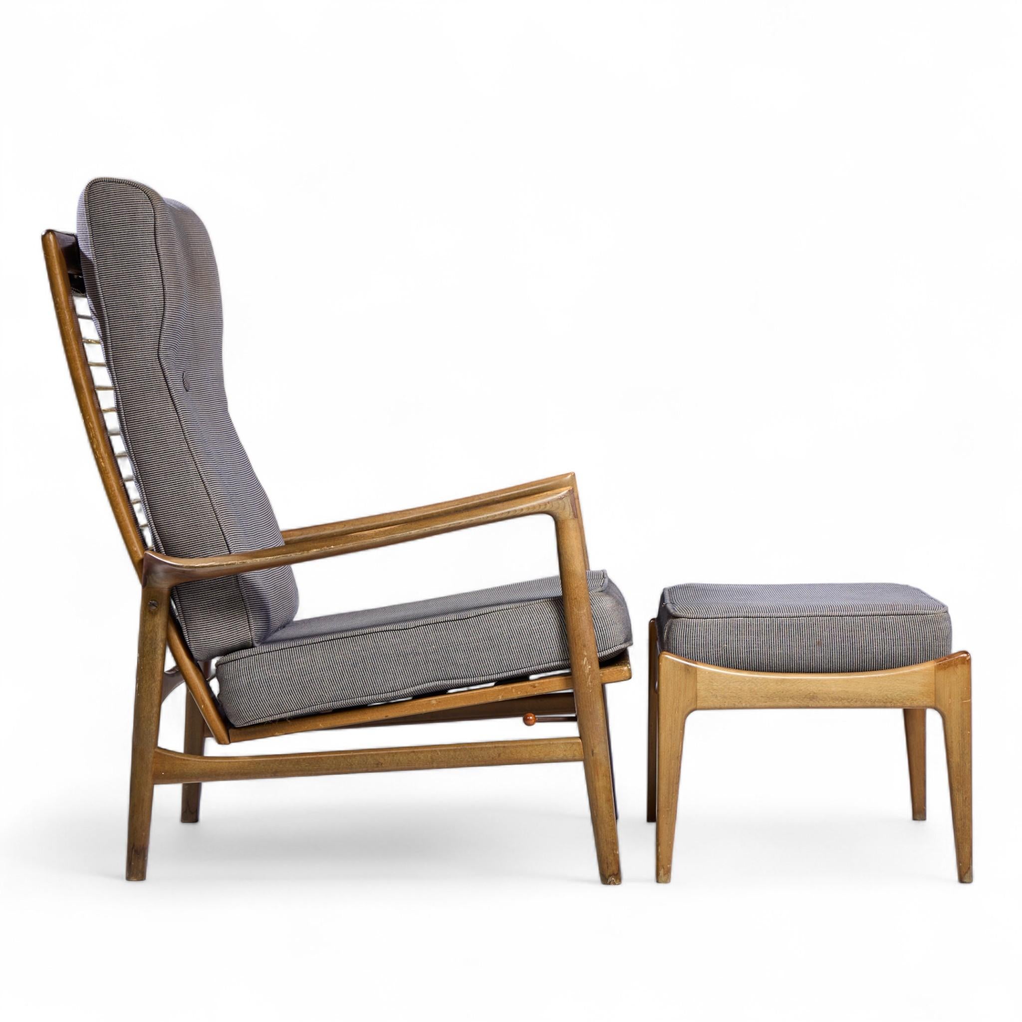 Kofod Larsen for Selig Mid Century Danish Walnut Lounge Chair and Ottoman en vente 2
