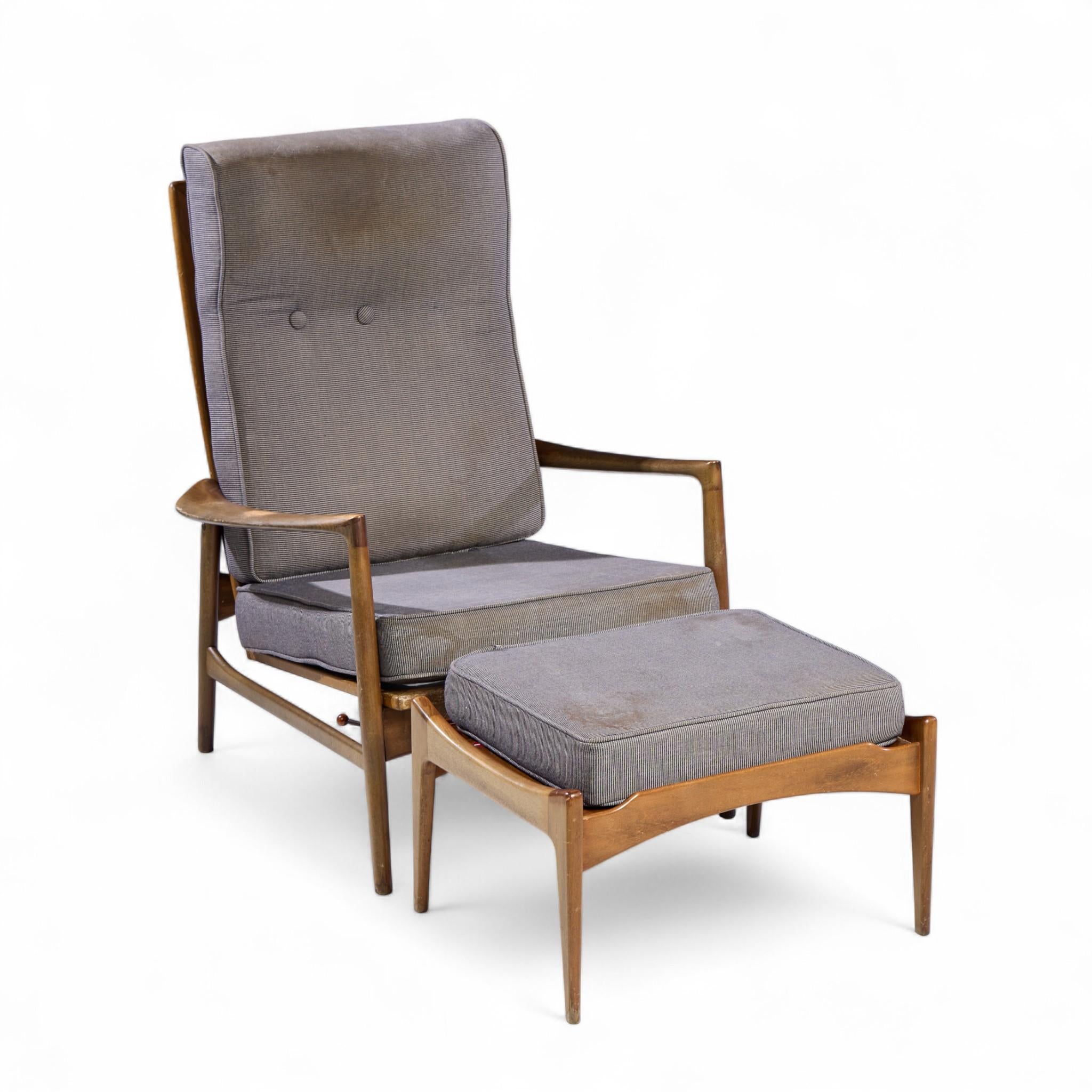 Kofod Larsen for Selig Mid Century Danish Walnut Lounge Chair and Ottoman en vente 3