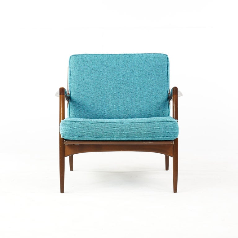 Kofod Larsen for Selig mid century danish walnut lounge chair

This chair measures 30 wide x 35 deep x 30 inches high, with a seat height of 16 and arm height of 21 inches

All pieces of furniture can be had in what we call restored vintage