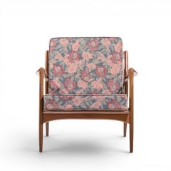 Kofod Larsen para Selig Silla de salón danesa de mediados de siglo en nogal