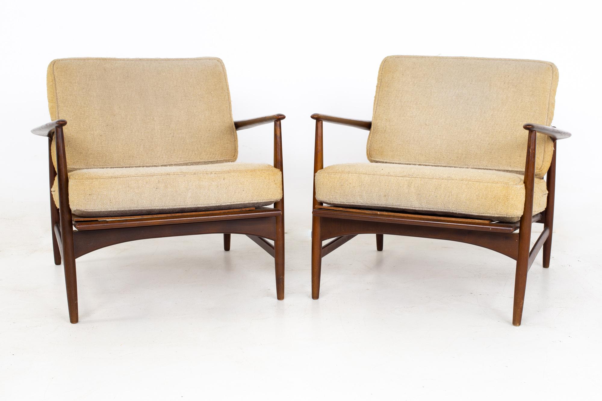 Kofod Larsen for Selig mid century lounge chairs - A pair

Each chair measures: 30 wide x 30 deep x 28.5 high, with a seat height of 16 inches and an arm height of 22 inches

All pieces of furniture can be had in what we call restored vintage