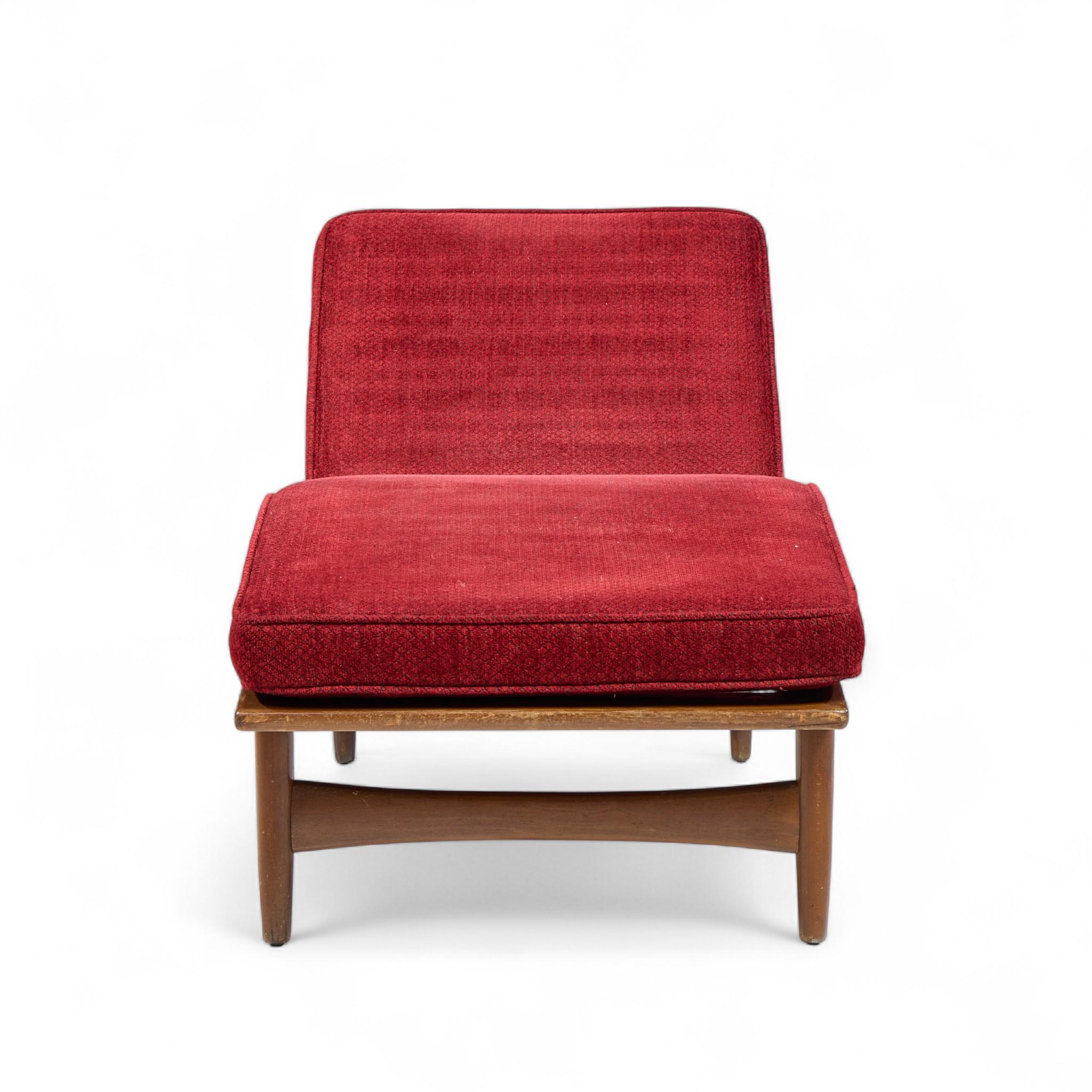 Sedia a sdraio in noce di metà secolo di Kofod Larsen per Selig

Questa sedia misura: 24 di larghezza x 61 di profondità x 29 di altezza, con un'altezza della seduta/spazio libero di 14 pollici.

Buone condizioni d'epoca - Graffi e macchie minori.