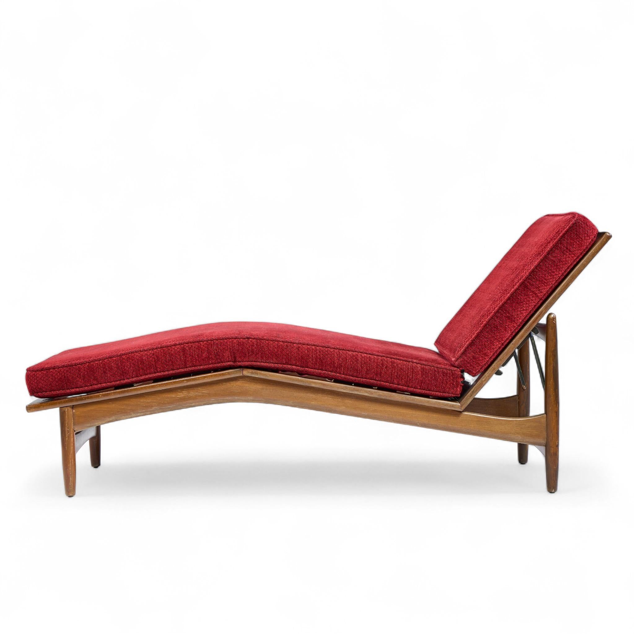 Danese Sedia a sdraio in noce di metà secolo di Kofod Larsen per Selig in vendita